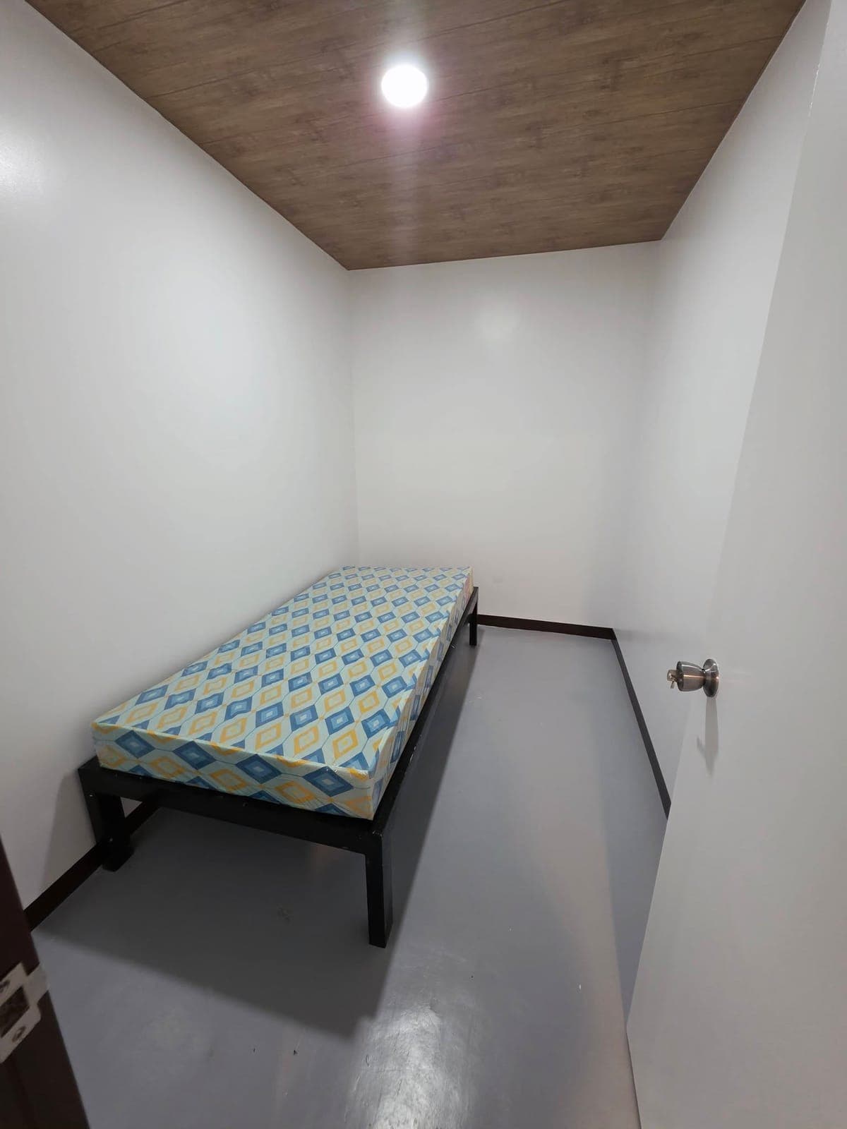 Semi furnished 2 bedroom apartment - photo 6