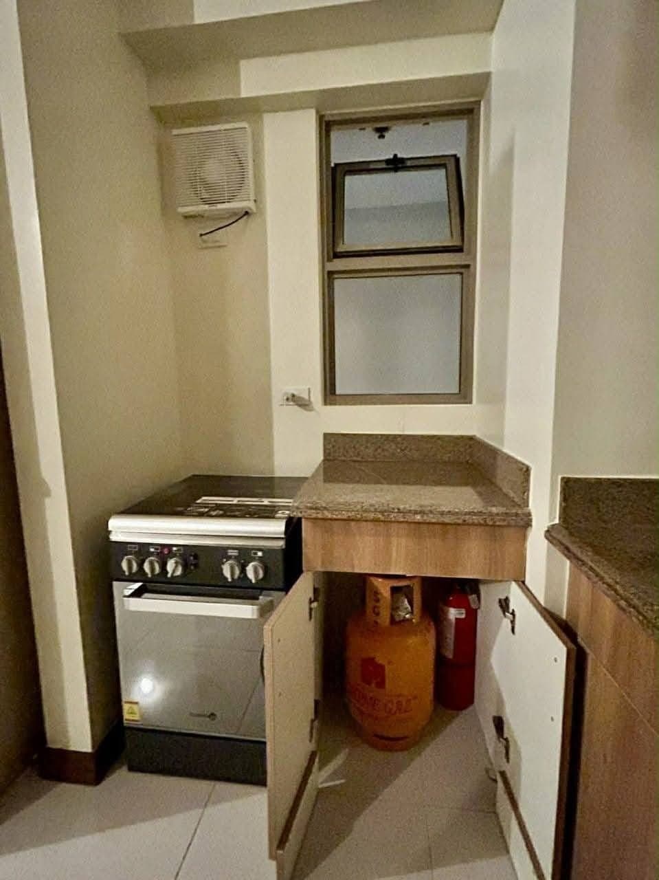 𝐅𝐎𝐑 𝐑𝐄𝐍𝐓 Two Bedroom Condo Unit with Balcony in Maple Place - photo 1