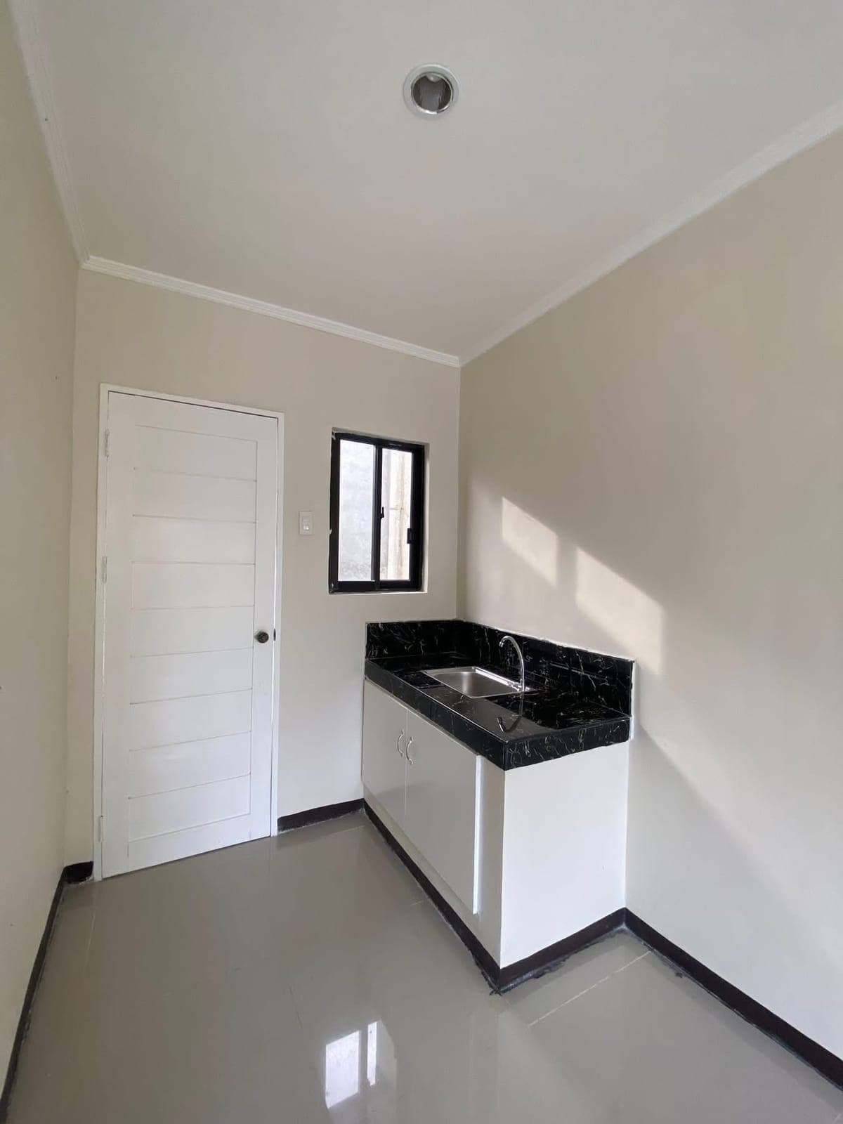 🏡 House for rent ₱12,000/month - photo 1