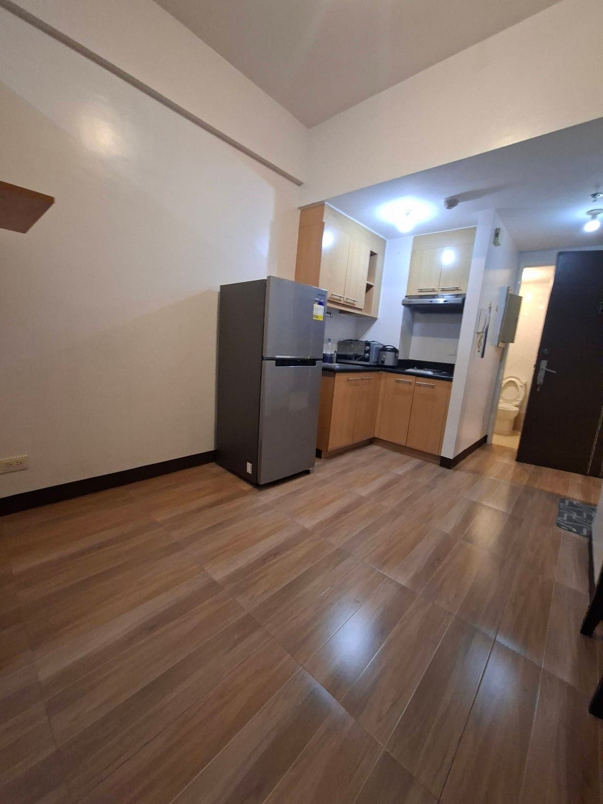 Be the first tenant makati condo - photo 1