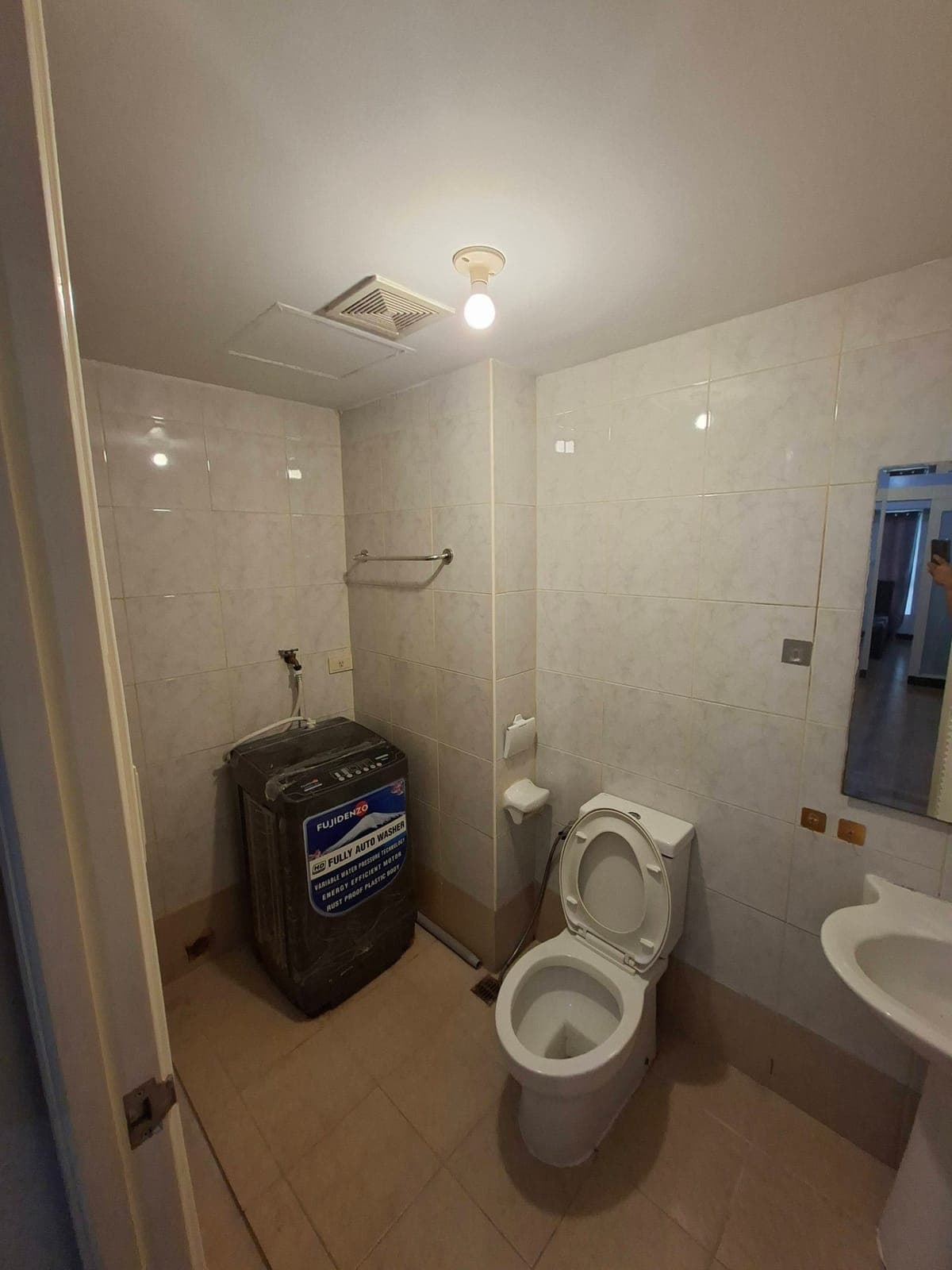 Be the first tenant makati condo - photo 2