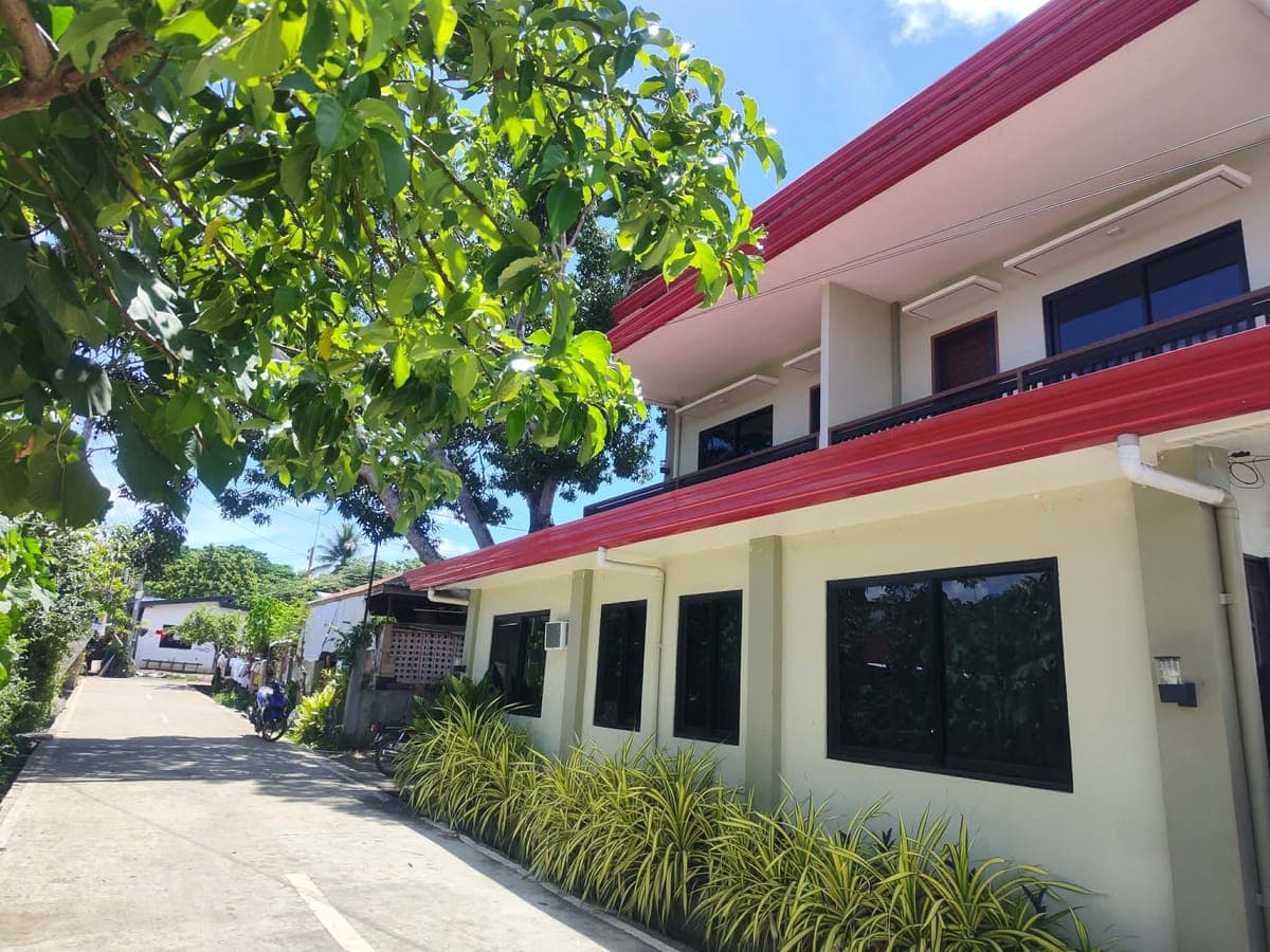 ROOM FOR RENT !!! (STUDIO TYPE AND 1 BR) - photo 1