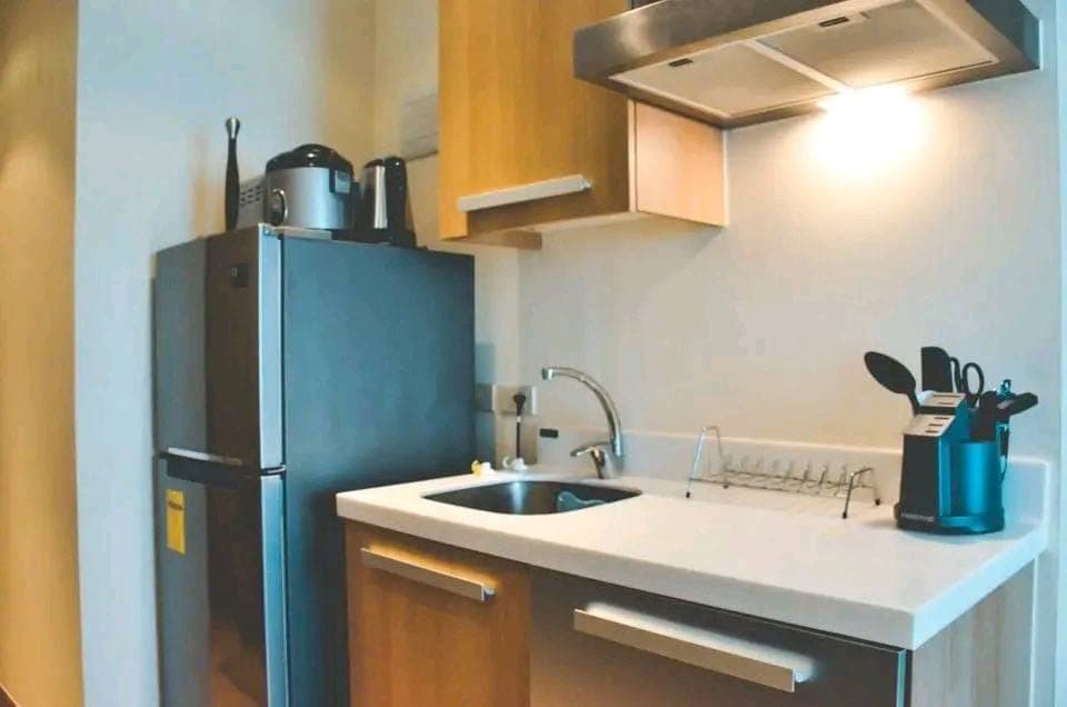 𝐅𝐎𝐑 𝐑𝐄𝐍𝐓 Studio with balcony Condo Unit in KNIGHTSBRIDGE RESIDENCES - photo 2