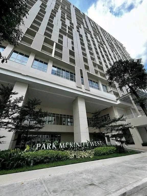 𝐅𝐎𝐑 𝐑𝐄𝐍𝐓 One Bedroom with Balcony Condo in Park McKinley West BGC - photo 8