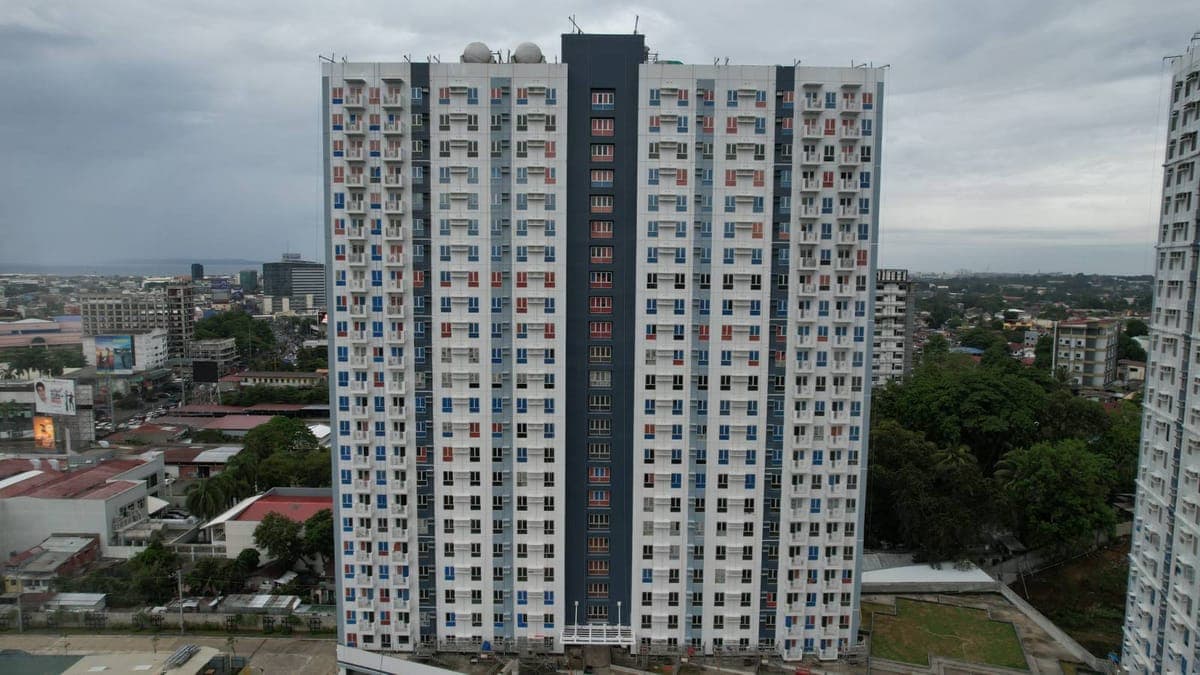 **🏢 FOR RENT OR FOR SALE – Studio Unit | Avida Towers Abreeza, Davao City** - photo 2