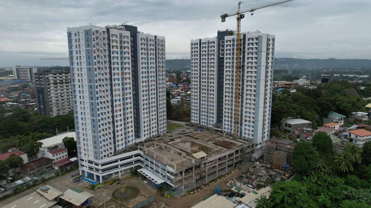 **🏢 FOR RENT OR FOR SALE – Studio Unit | Avida Towers Abreeza, Davao City** - photo 3