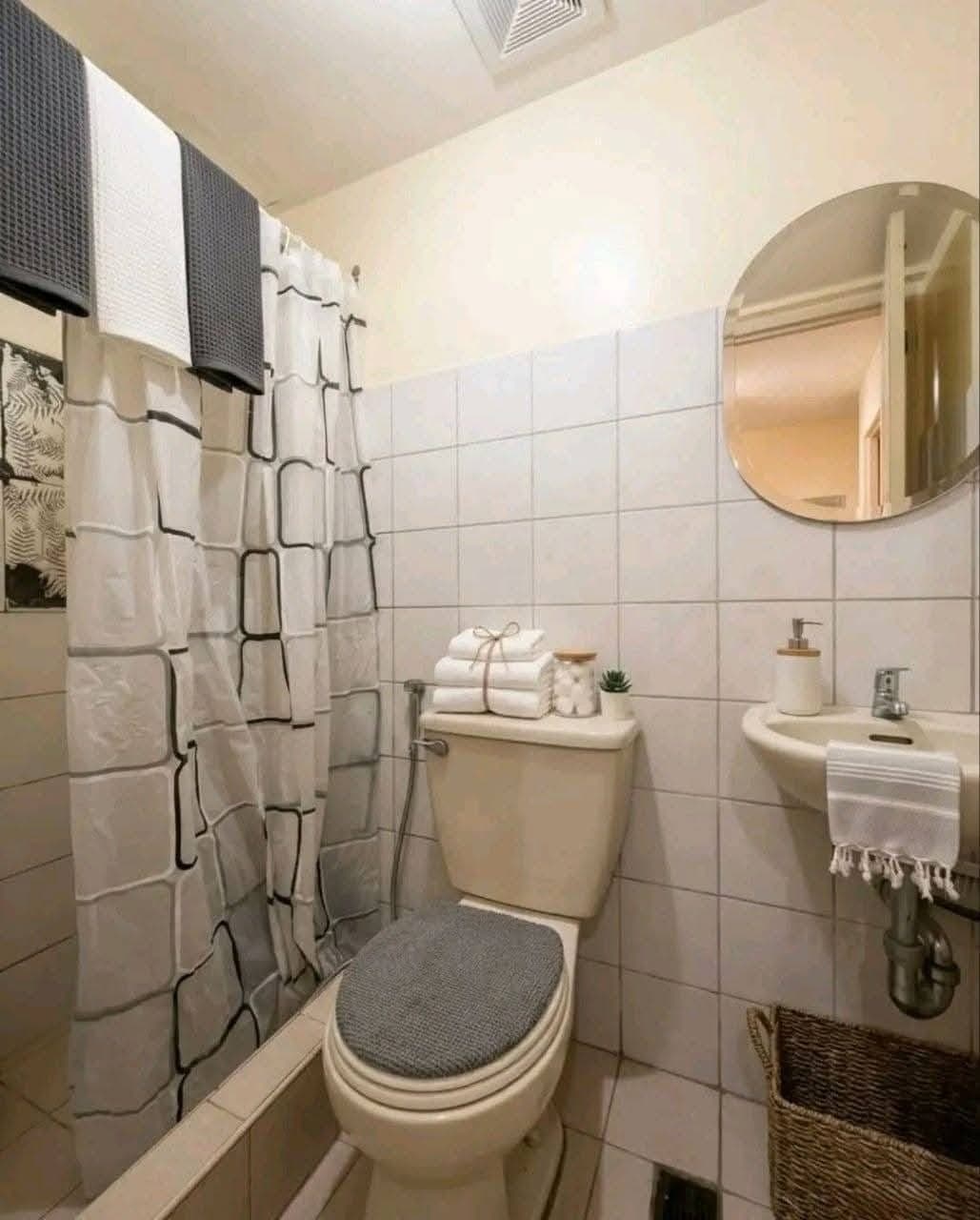 𝐅𝐎𝐑 𝐑𝐄𝐍𝐓 One Bedroom with Balcony Condo Unit at Makati Executive Tower - photo 1