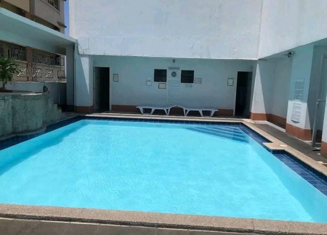 𝐅𝐎𝐑 𝐑𝐄𝐍𝐓 One Bedroom with Balcony Condo Unit at Makati Executive Tower - photo 2