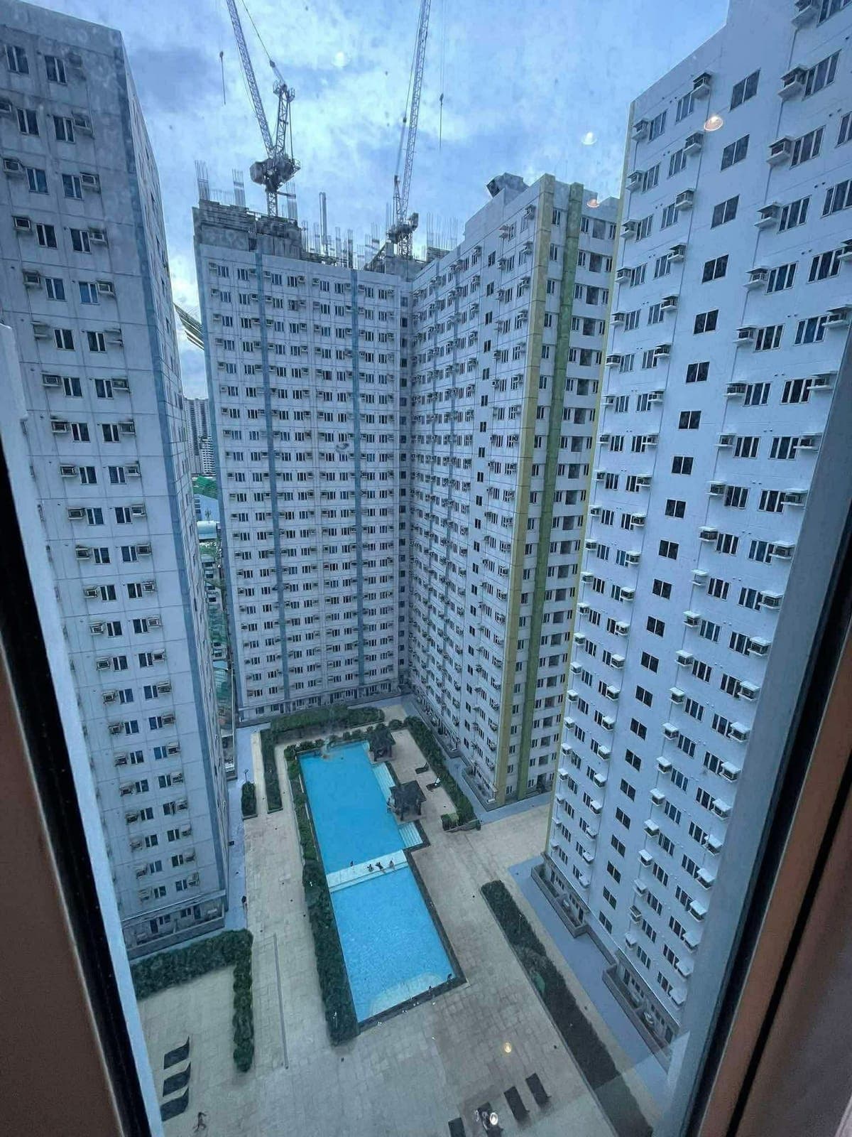 Furnished 1bedroom Corner Unit FOR RENT - photo 3