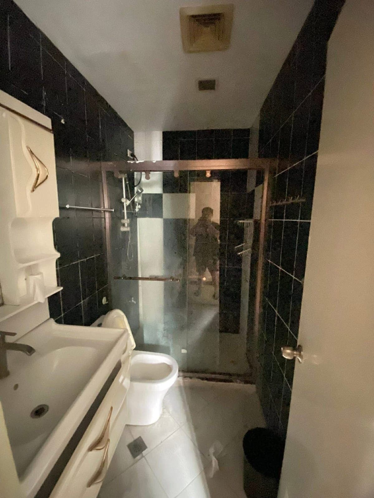 3STORY HOUSE FOR RENT - photo 2