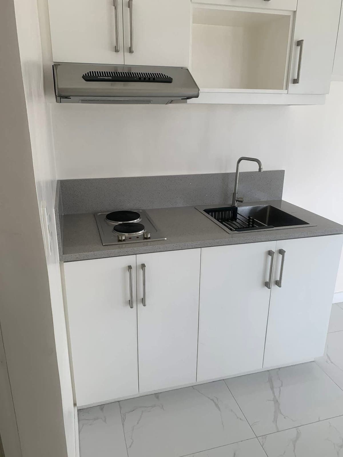 NEWLY 2-BEDROOM | SEMI-FURNISHED UNIT FOR RENT - photo 1