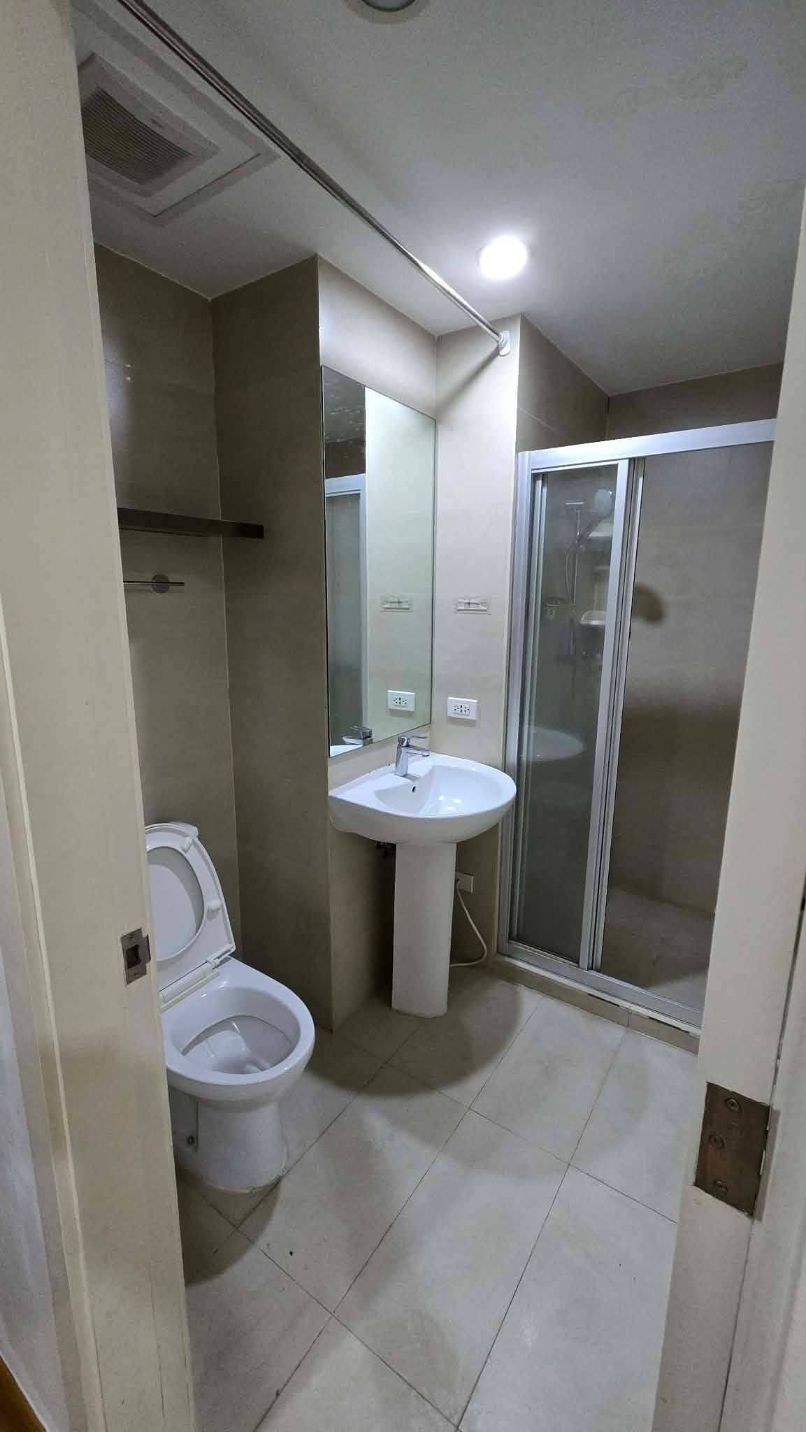 One Bedroom with balcony Condo Unit for rent in Milano Residences - photo 8