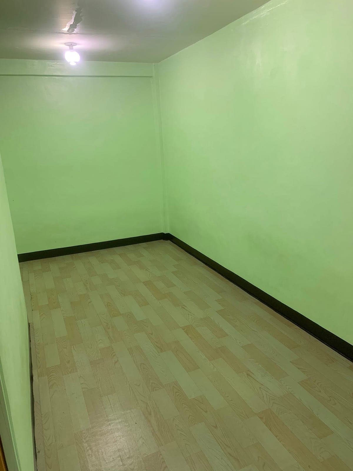 FOR RENT: APARTMENT 2-STOREYS (UP AND DOWN) W/ TERRACE, 1 BEDROOM, 1 BATHROOM, NEAR UNIVERSITY BELT,... - photo 1