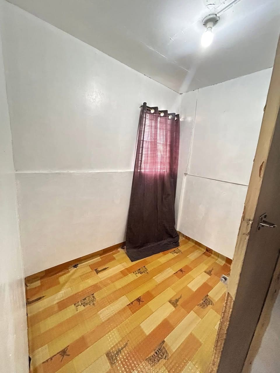 Room for rent available - photo 2