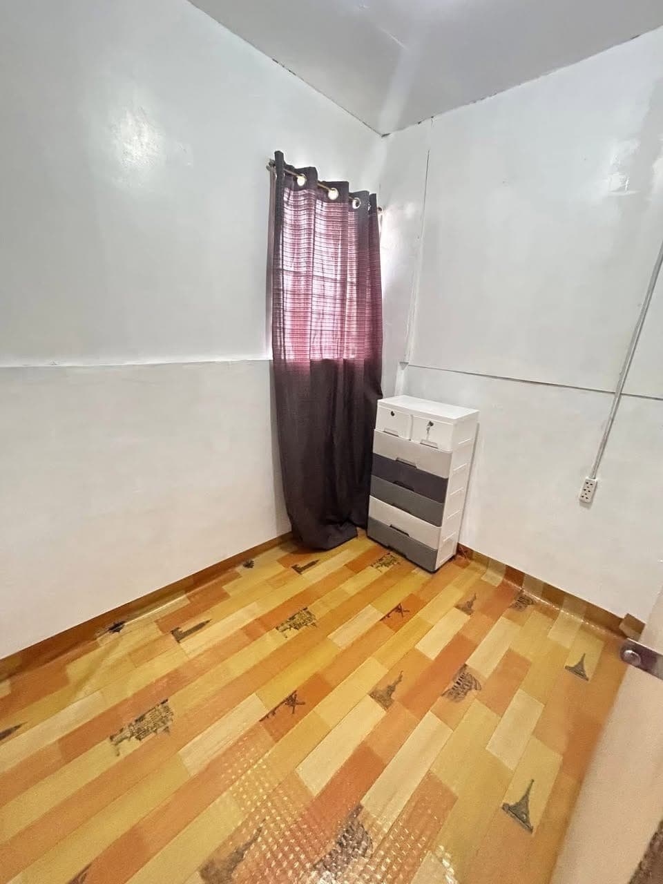 Room for rent available - photo 1