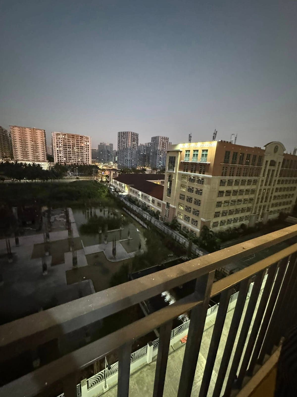 SHORE 2 RESIDENCES FOR RENT - - photo 4