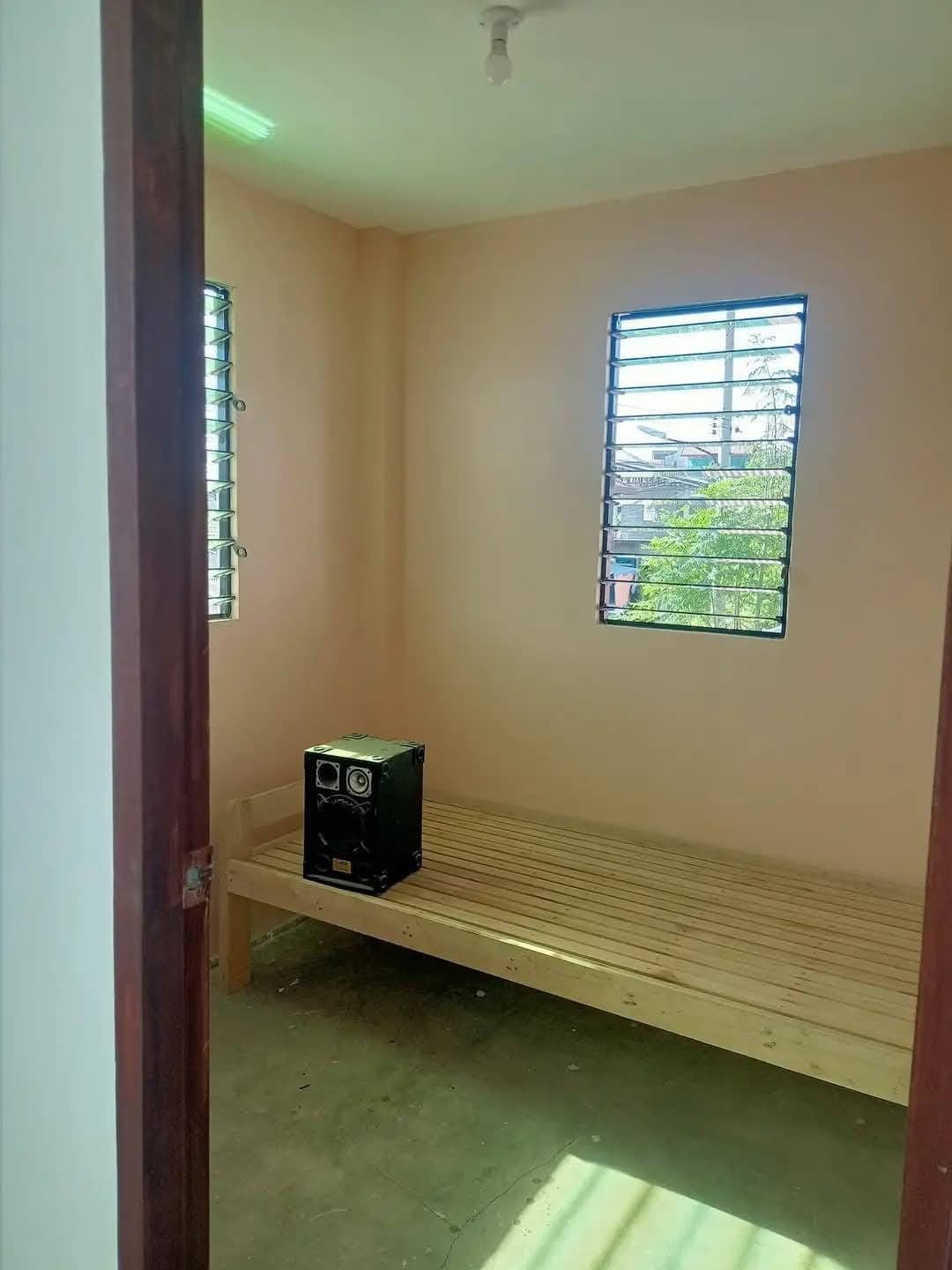 "female room for rent" - photo 6