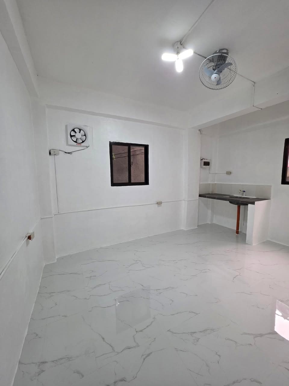 APARTMENT FOR RENT... - photo 2