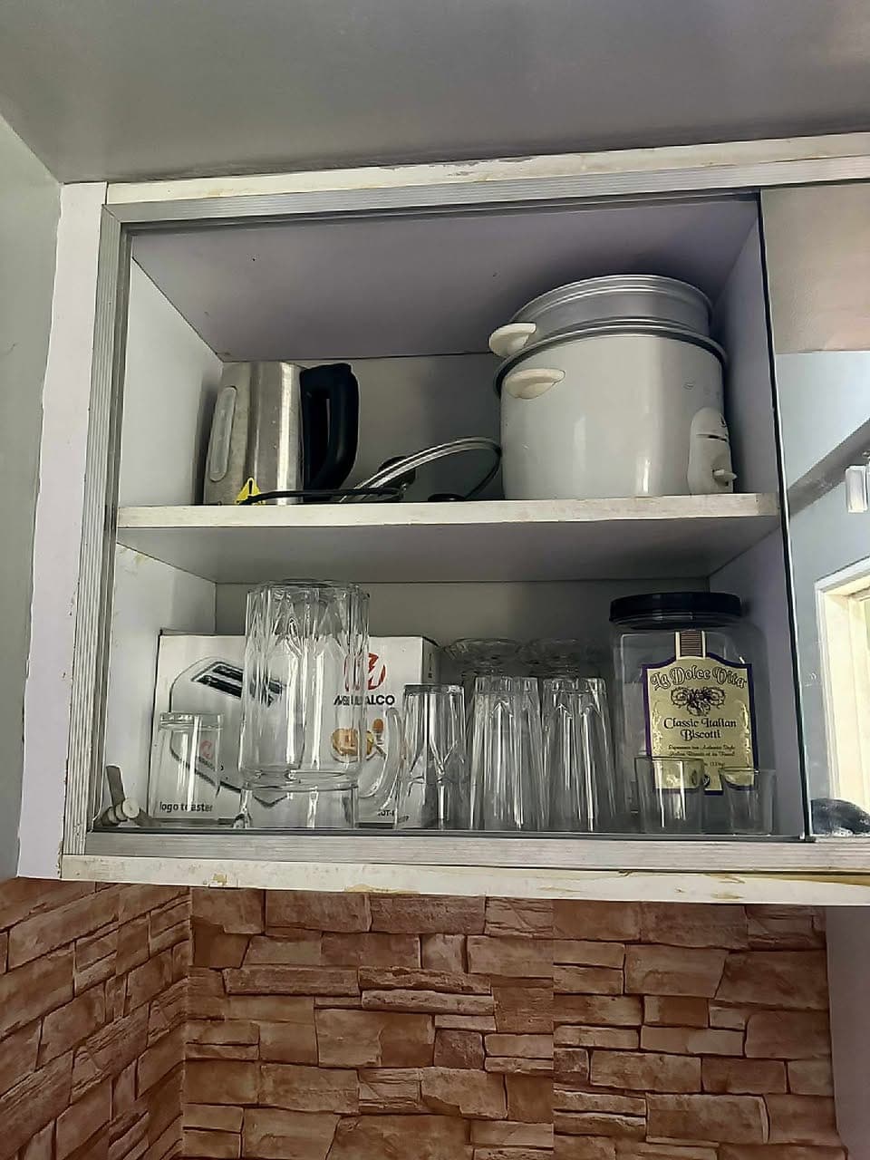 🚨 RUSH RENT 🚨🏘️ 1 Bedroom Unit - photo 2