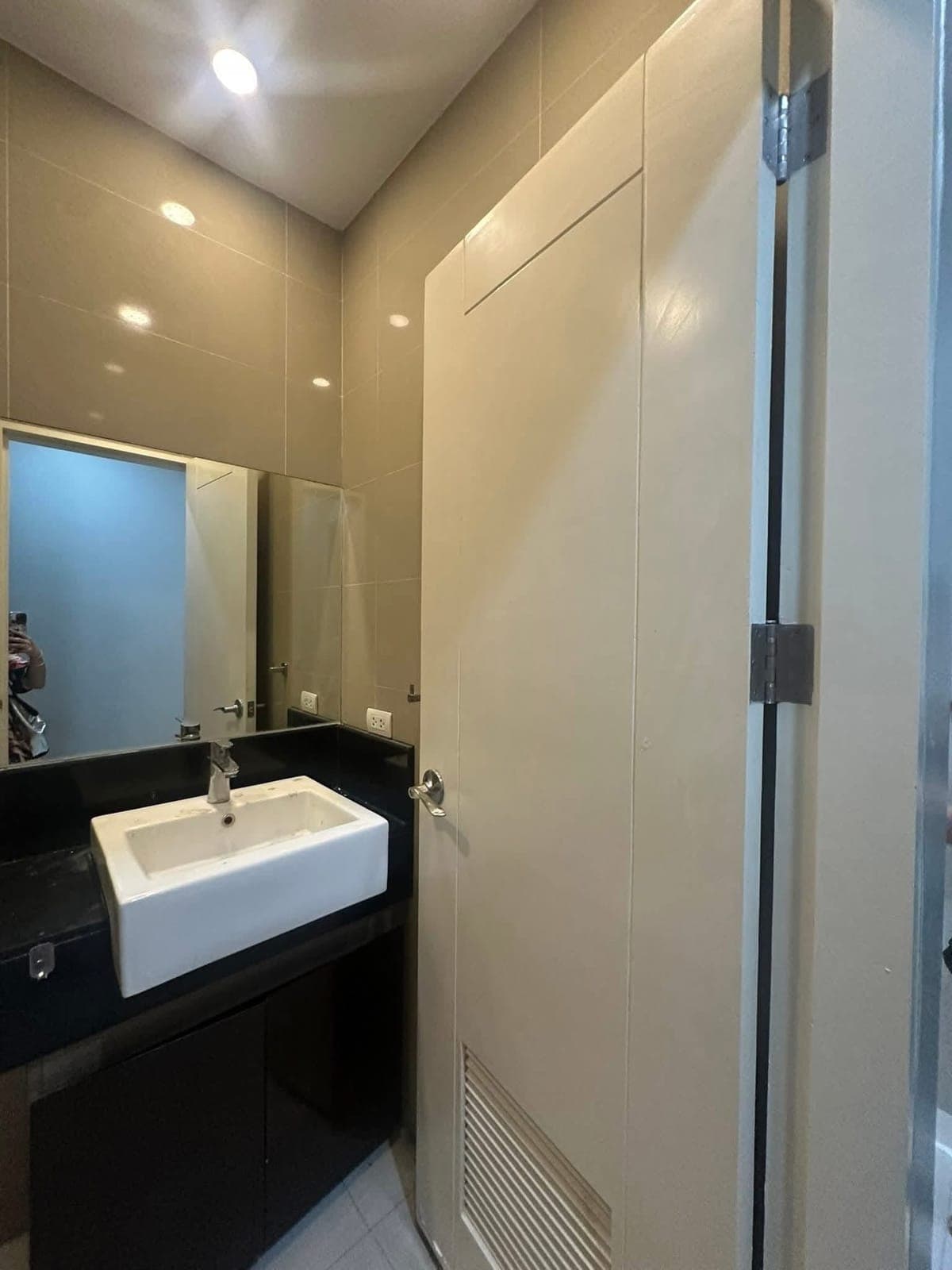 📣FOR RENT | 3-Bedroom with Parking - photo 4