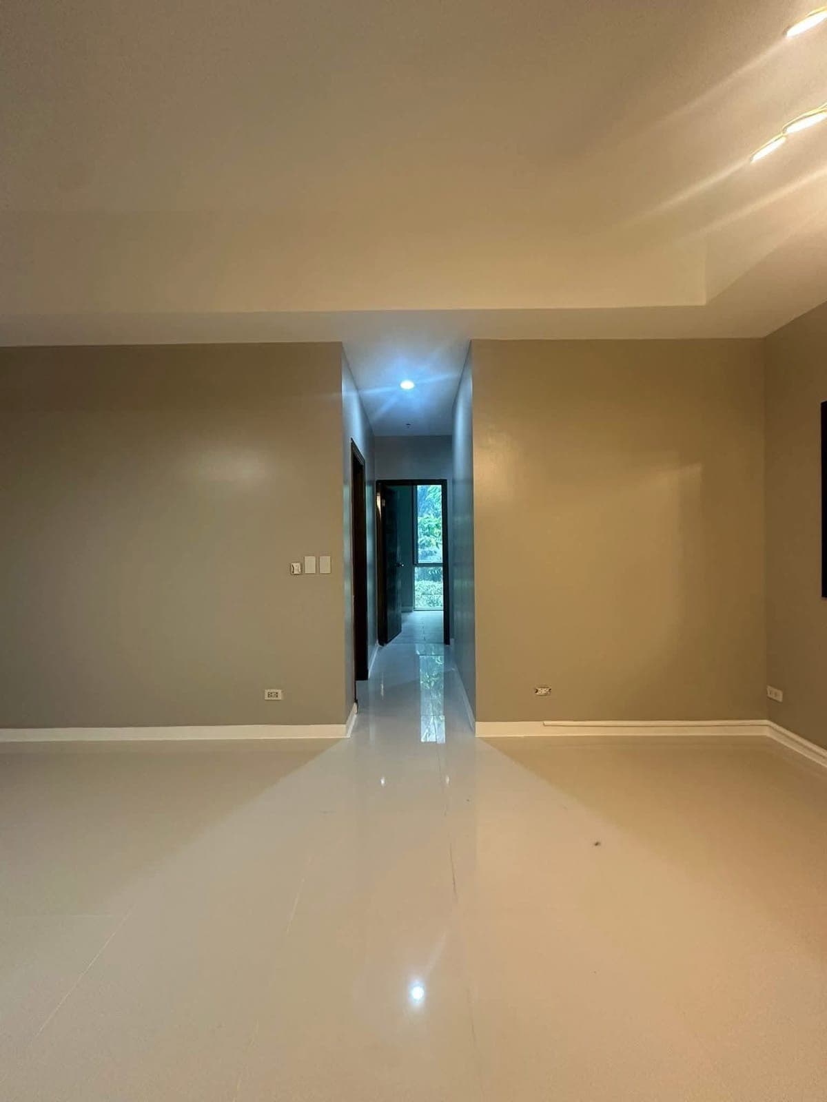📣FOR RENT | 3-Bedroom with Parking - photo 7