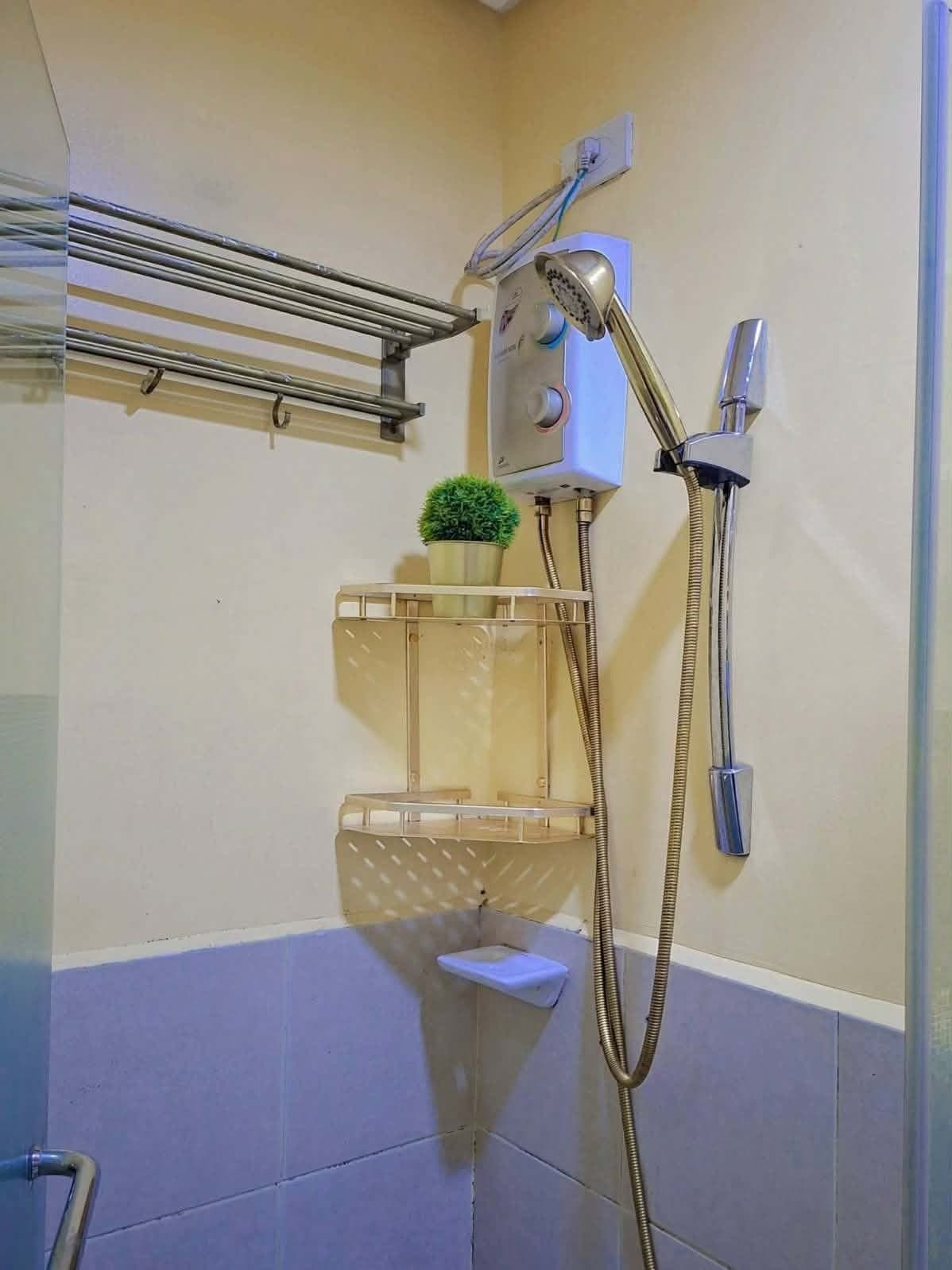 RUSH FOR RENT: 13K/month. Inclusive condo dues - photo 3