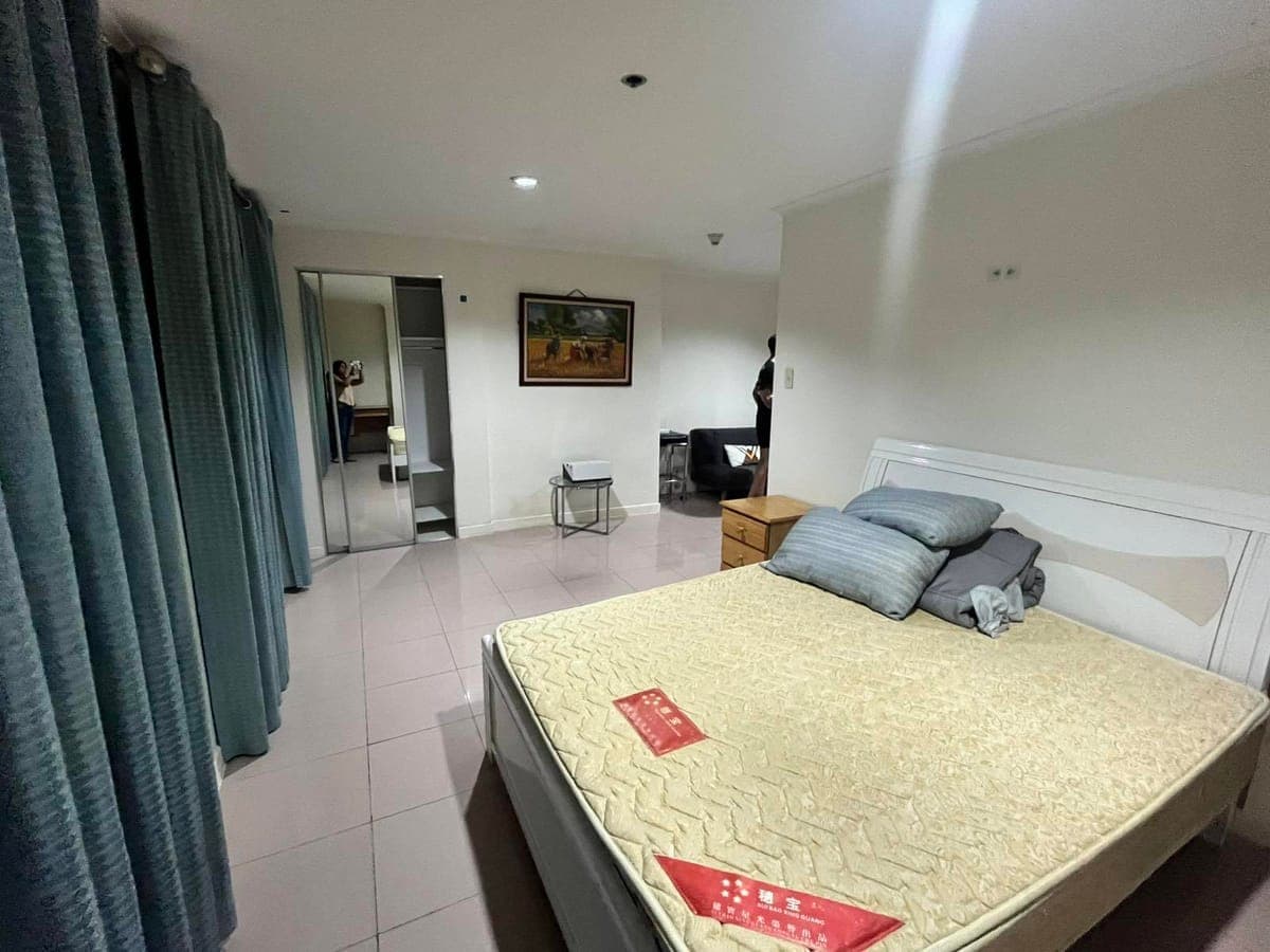 Makati condo Chino roces - photo 6