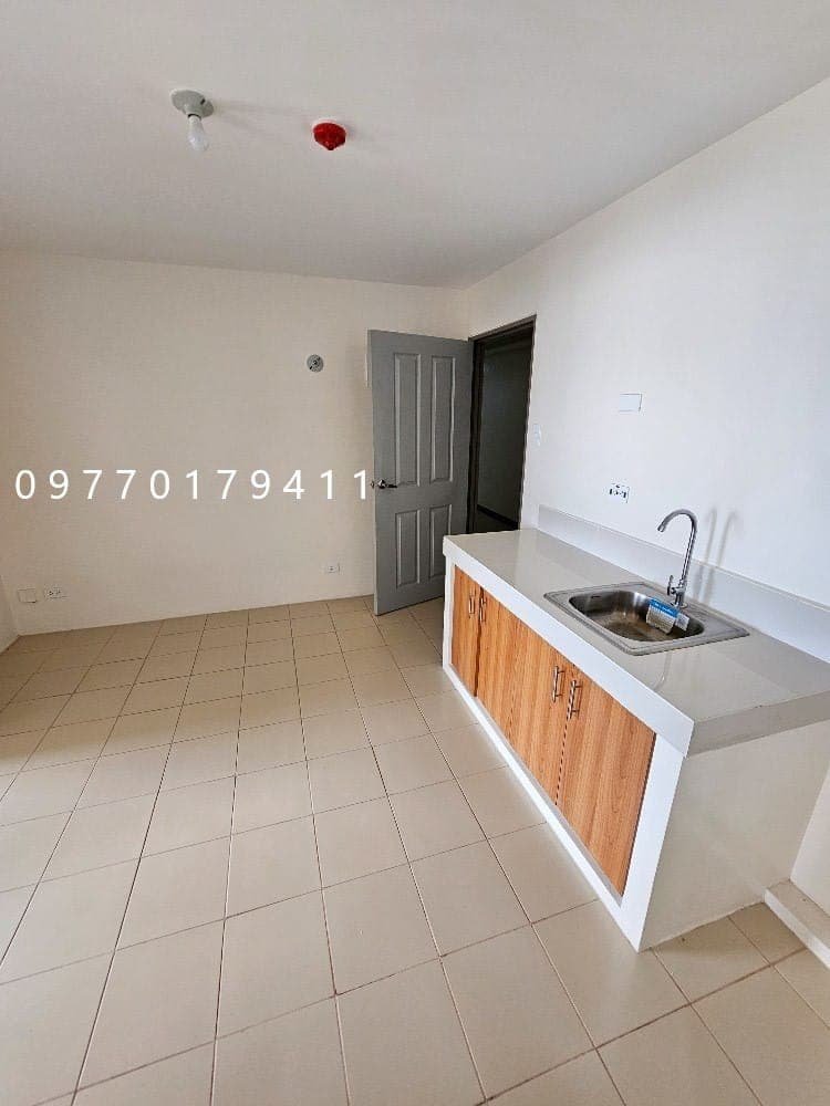 FOR RENT: 2-Bedroom Condo Unit in Karuhatan Rd.Valenzuela - photo 4