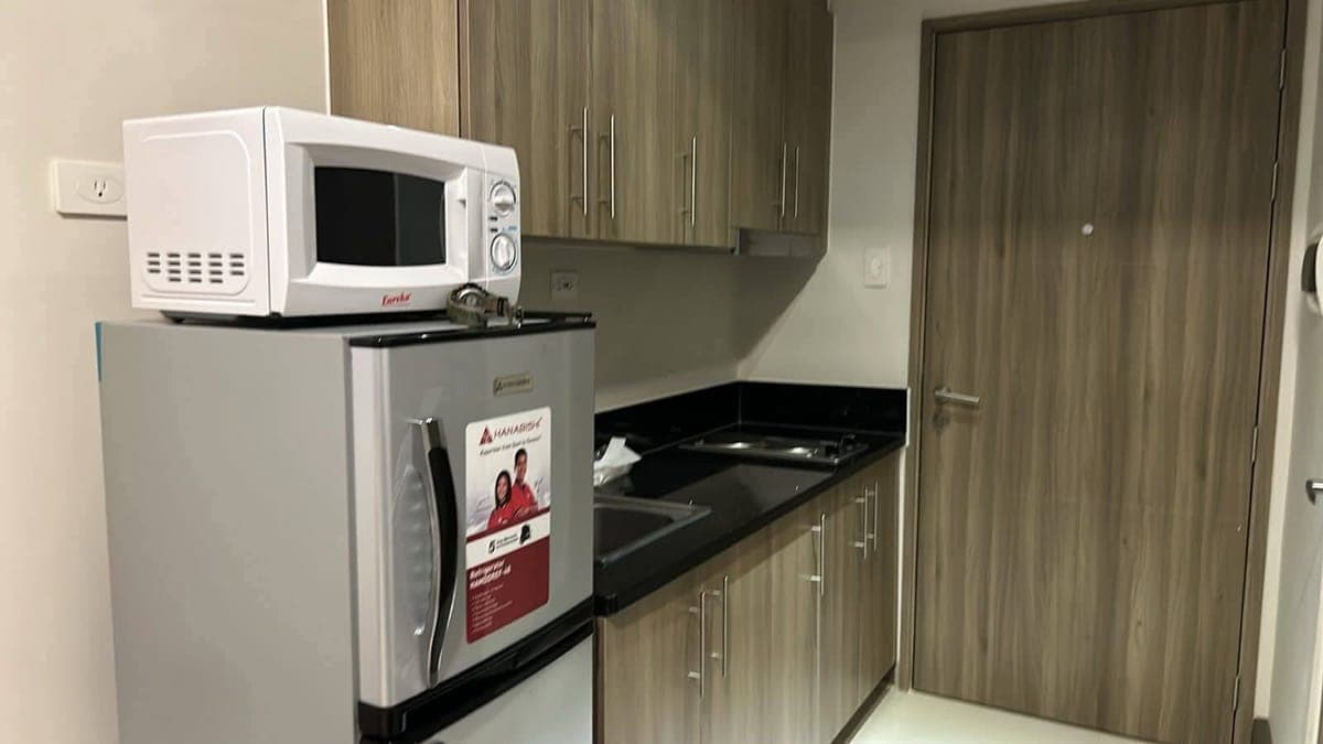 FOR RENT:₱21,000 inclusive assoc dues - photo 4