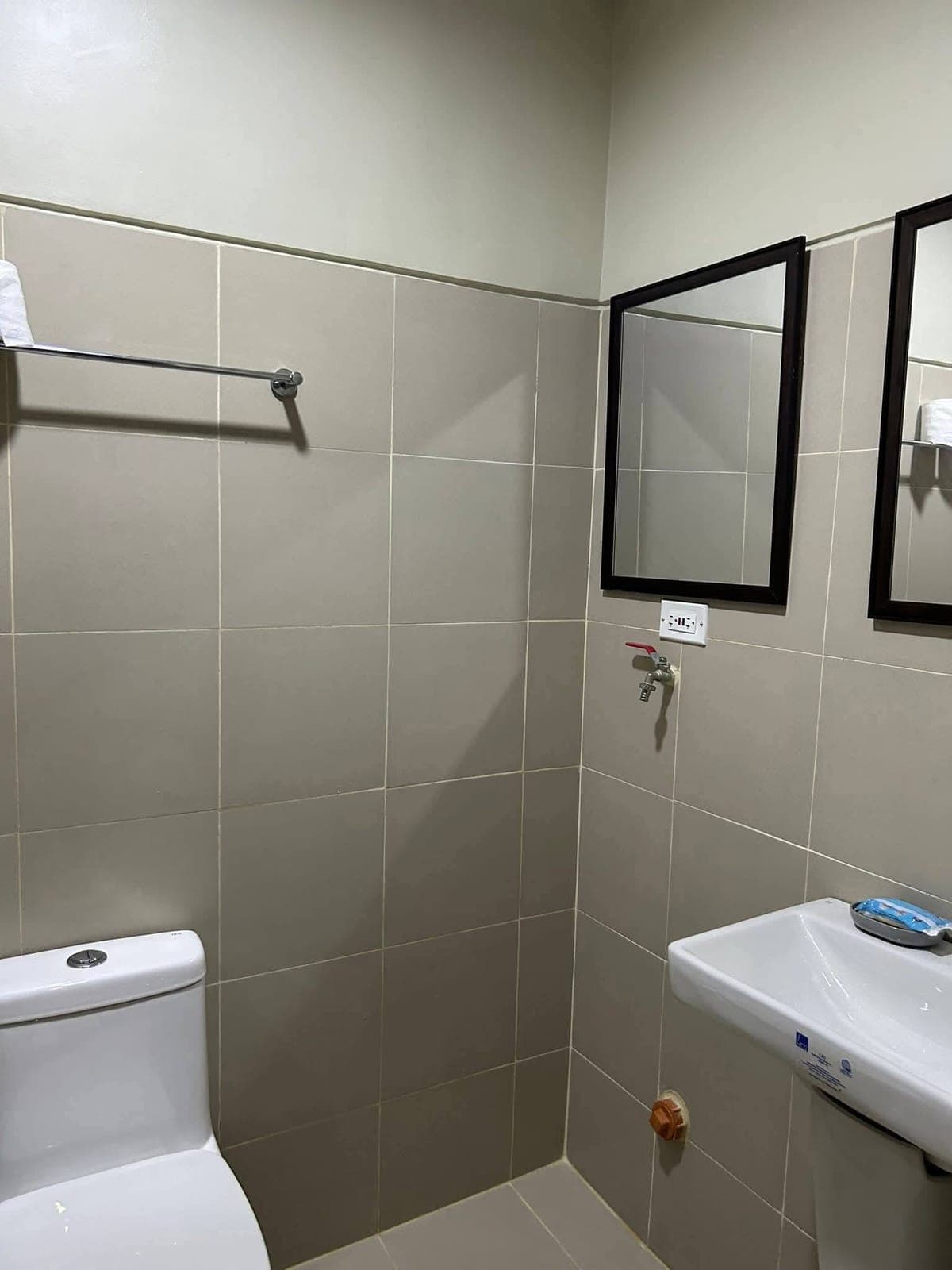 FOR RENT:₱21,000 inclusive assoc dues - photo 7