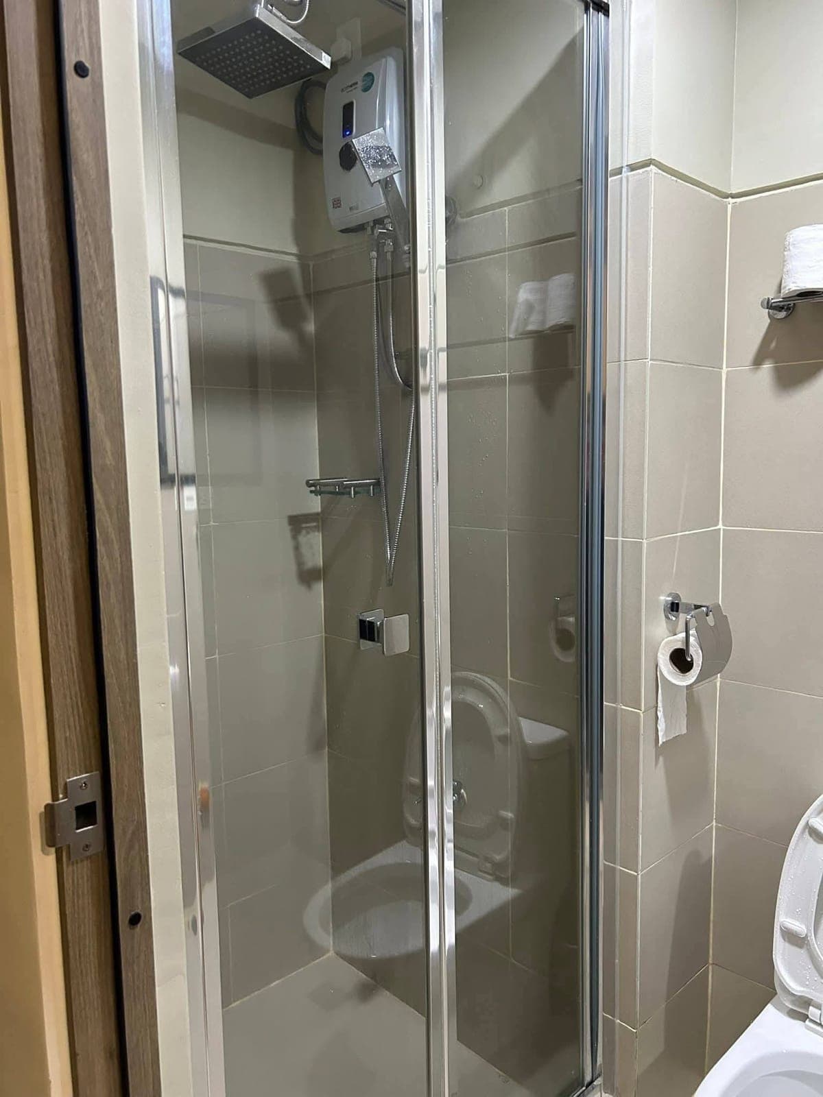 FOR RENT:₱21,000 inclusive assoc dues - photo 8