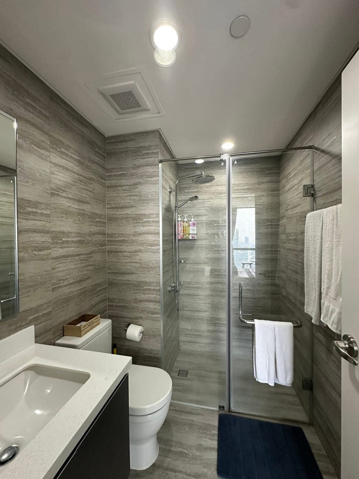 🏠 Century Spire Residence - photo 3