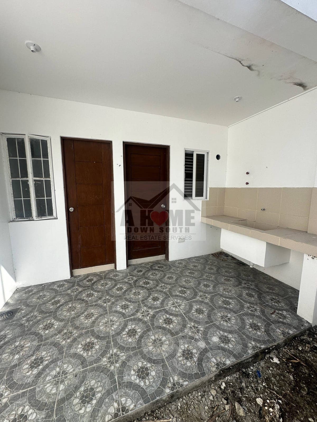 LAST UNIT AVAILABLE (middle) - photo 1