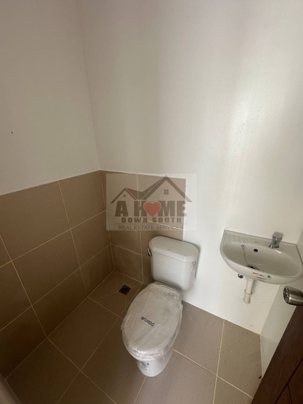 LAST UNIT AVAILABLE (middle) - photo 2