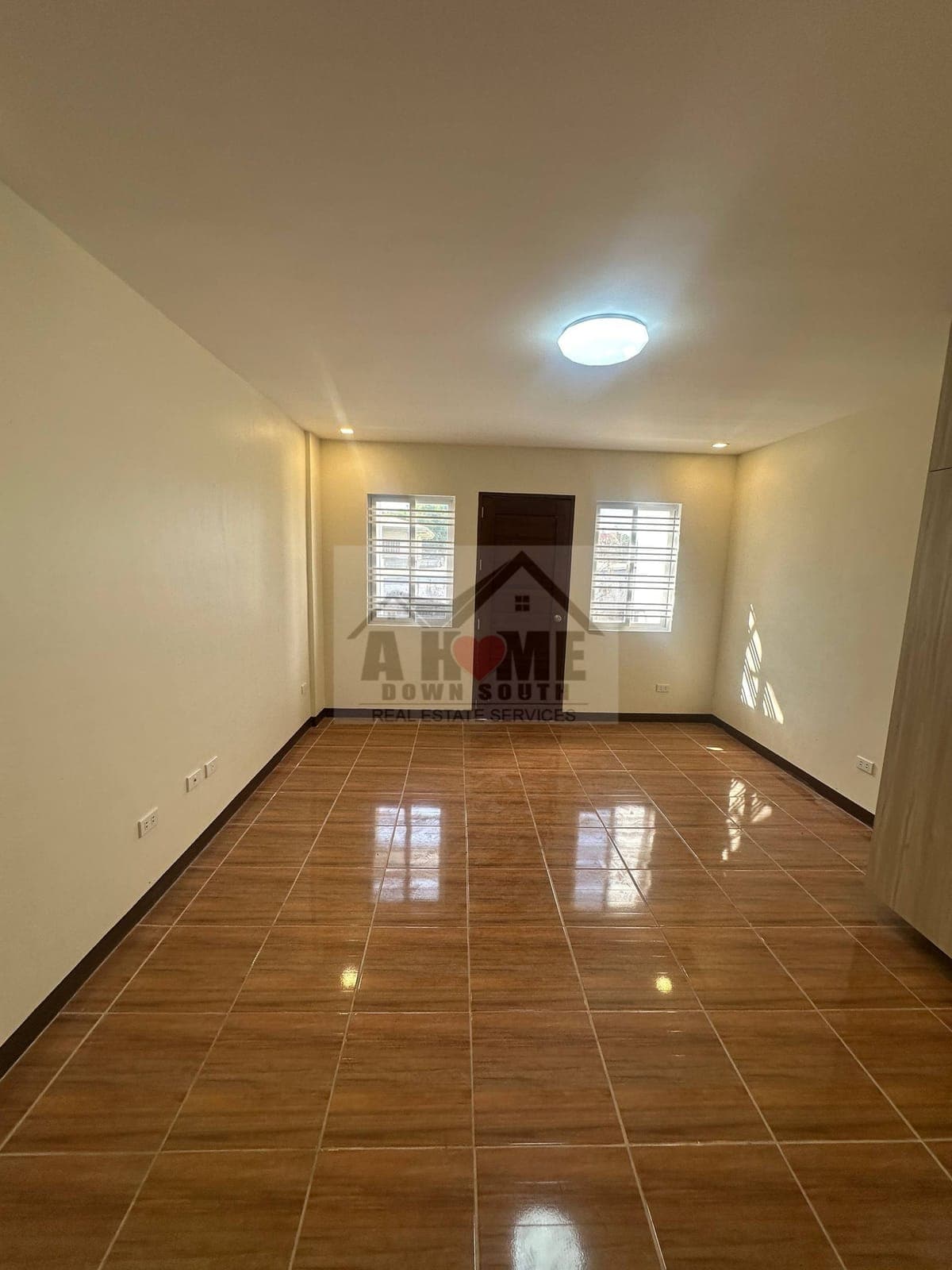 LAST UNIT AVAILABLE (middle) - photo 3