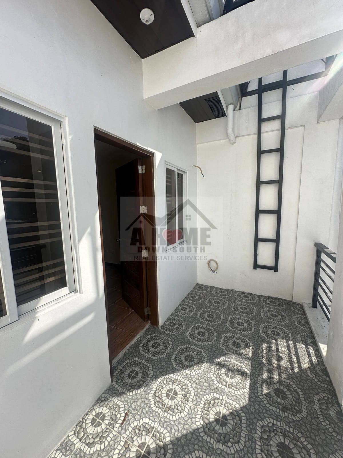 LAST UNIT AVAILABLE (middle) - photo 7