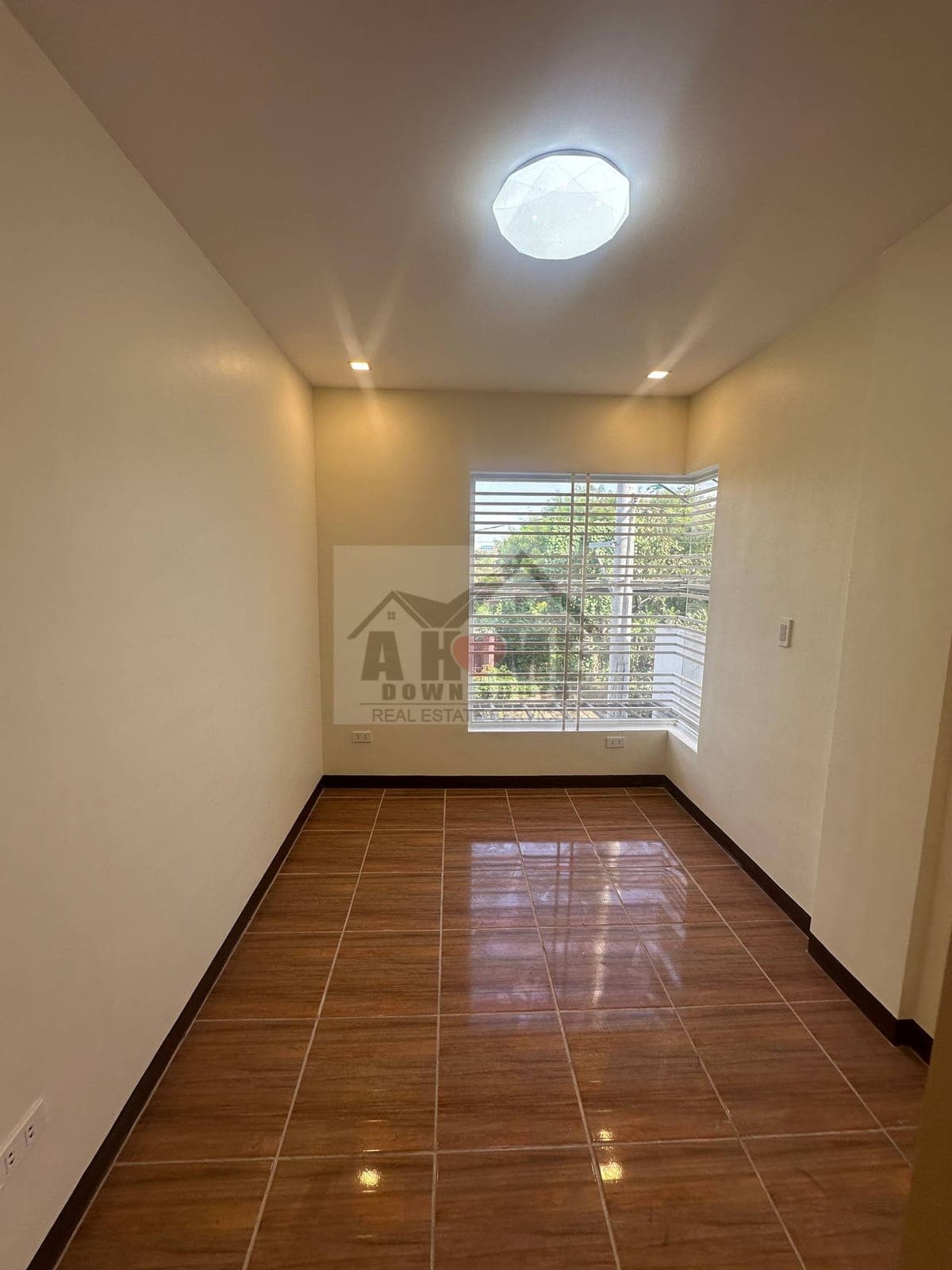 LAST UNIT AVAILABLE (middle) - photo 10