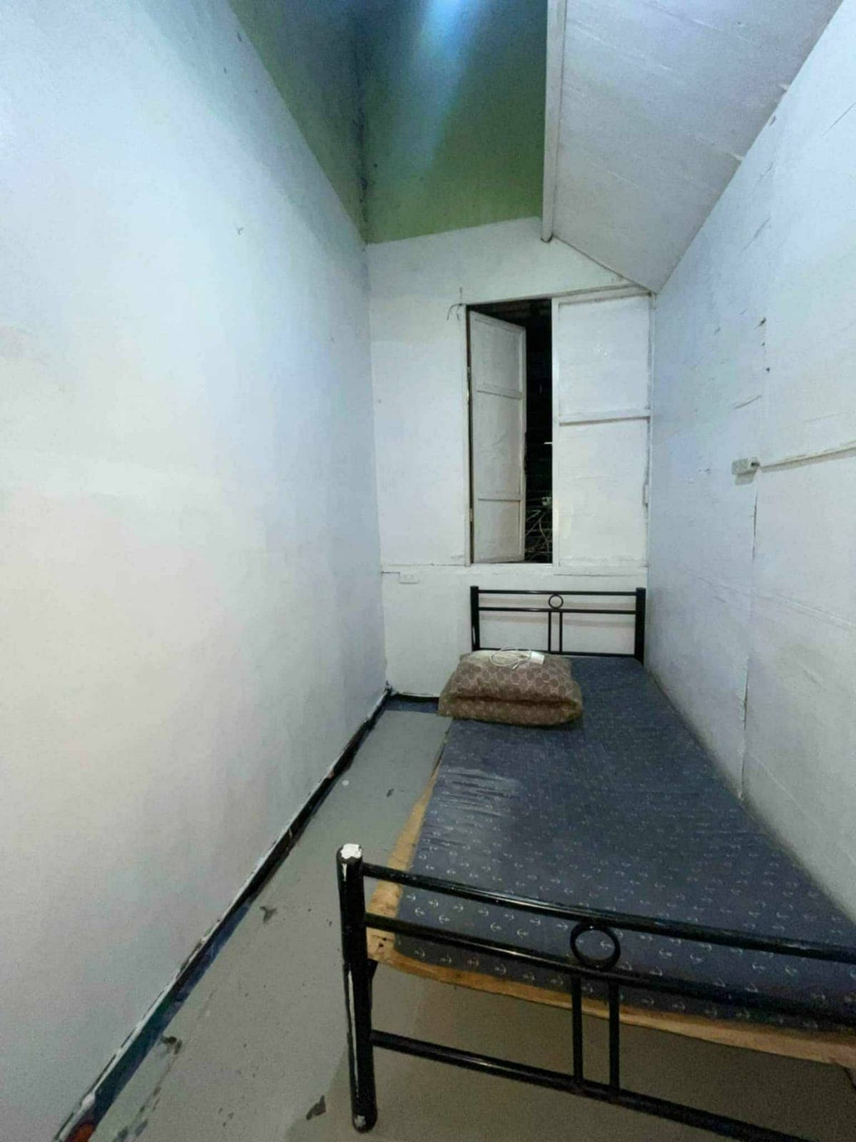 Room for Rent - photo 1