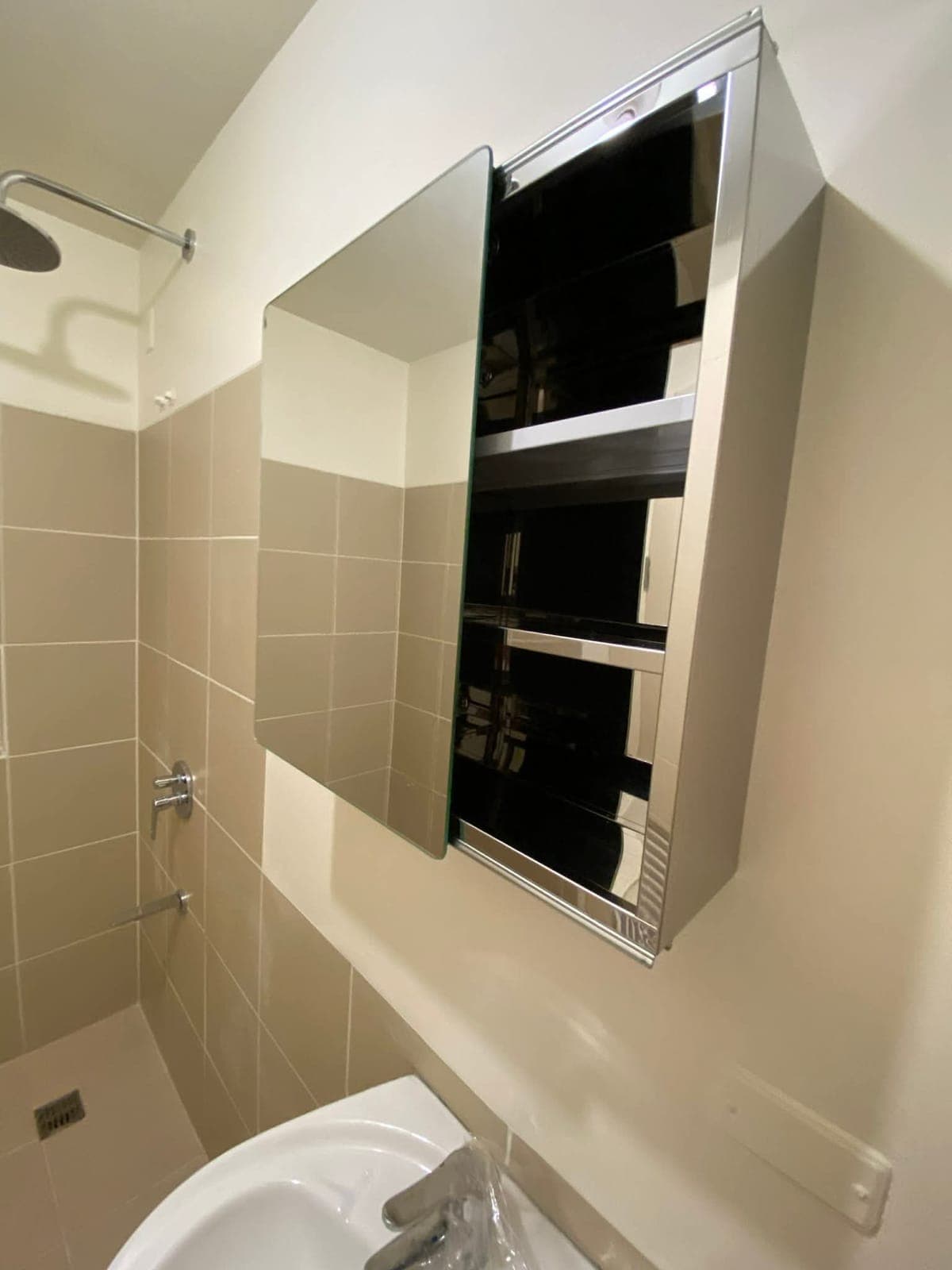 RUSH FOR RENT‼️STUDIO UNIT NEAR ST. BENILDE AND DE LA SALLE TAFT - photo 1