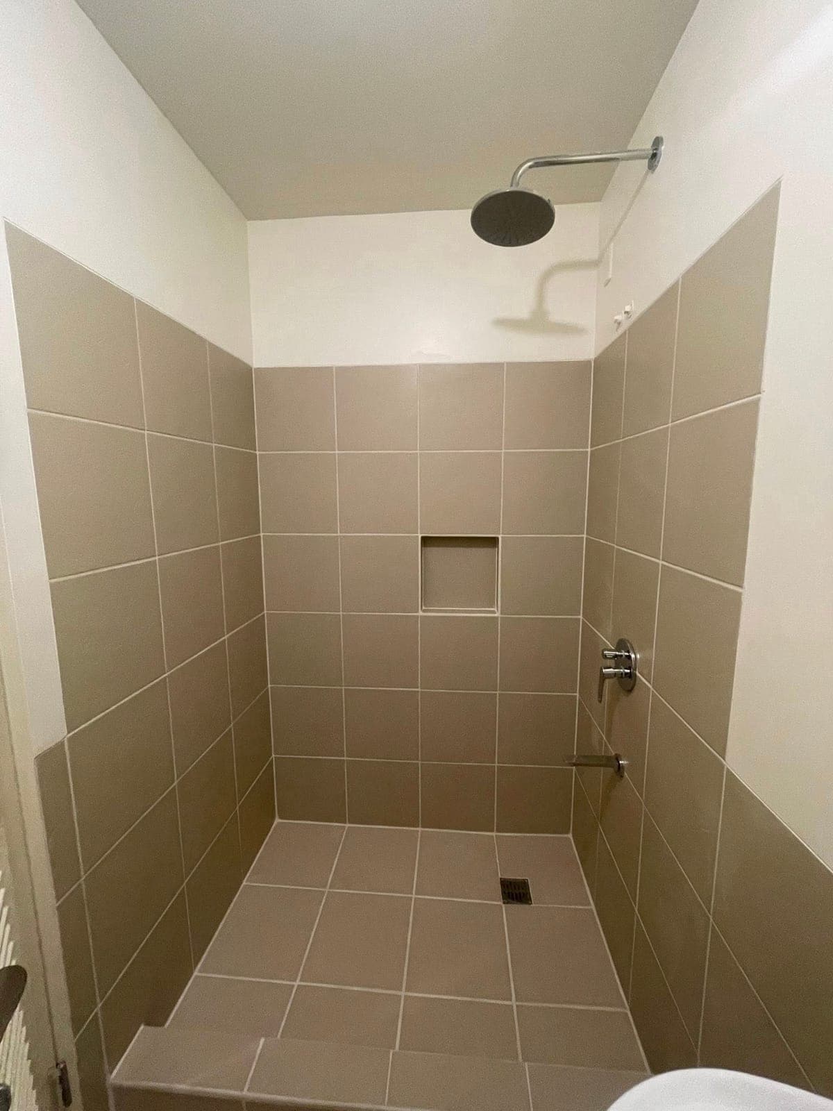 RUSH FOR RENT‼️STUDIO UNIT NEAR ST. BENILDE AND DE LA SALLE TAFT - photo 2