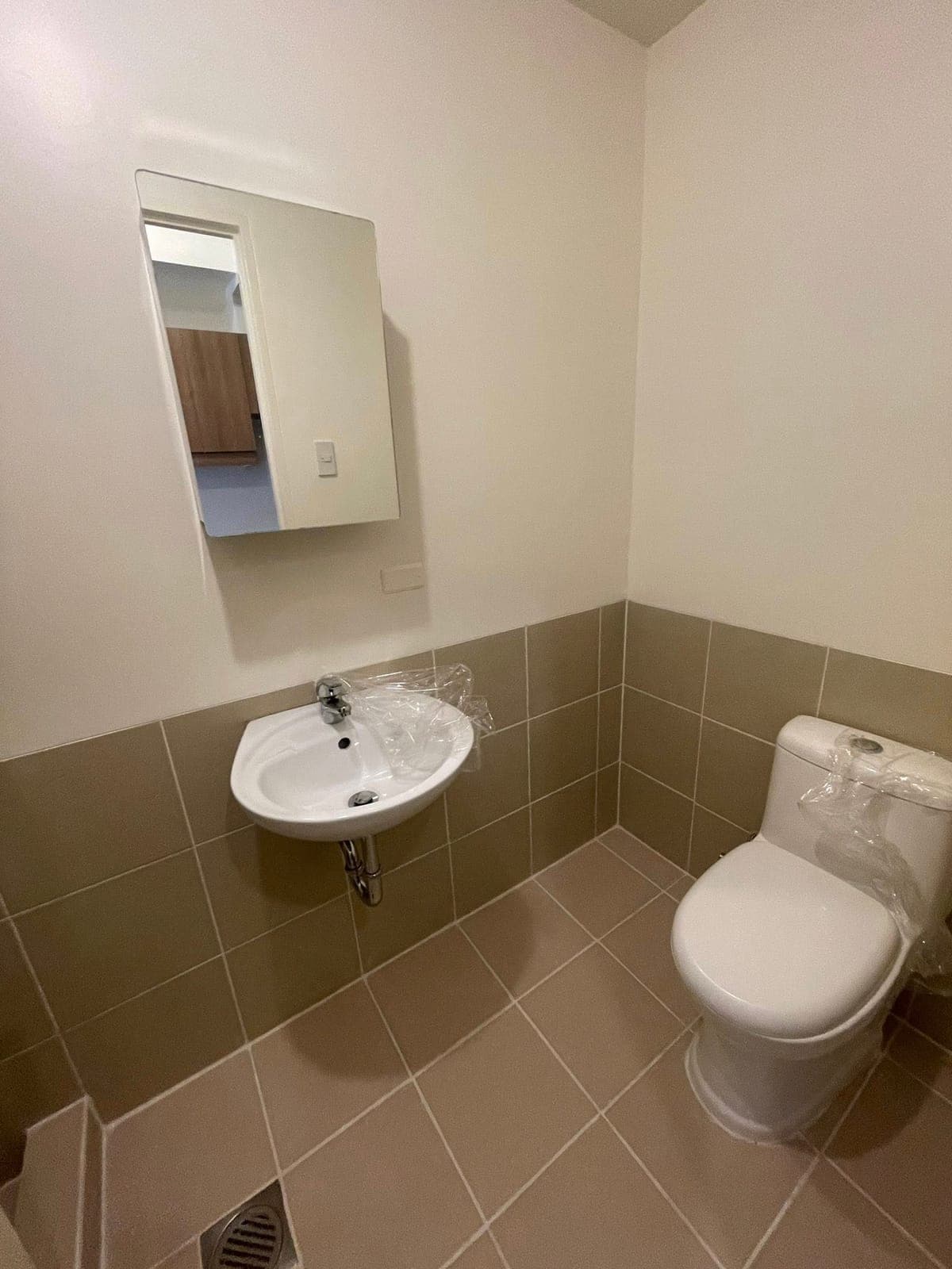 RUSH FOR RENT‼️STUDIO UNIT NEAR ST. BENILDE AND DE LA SALLE TAFT - photo 3