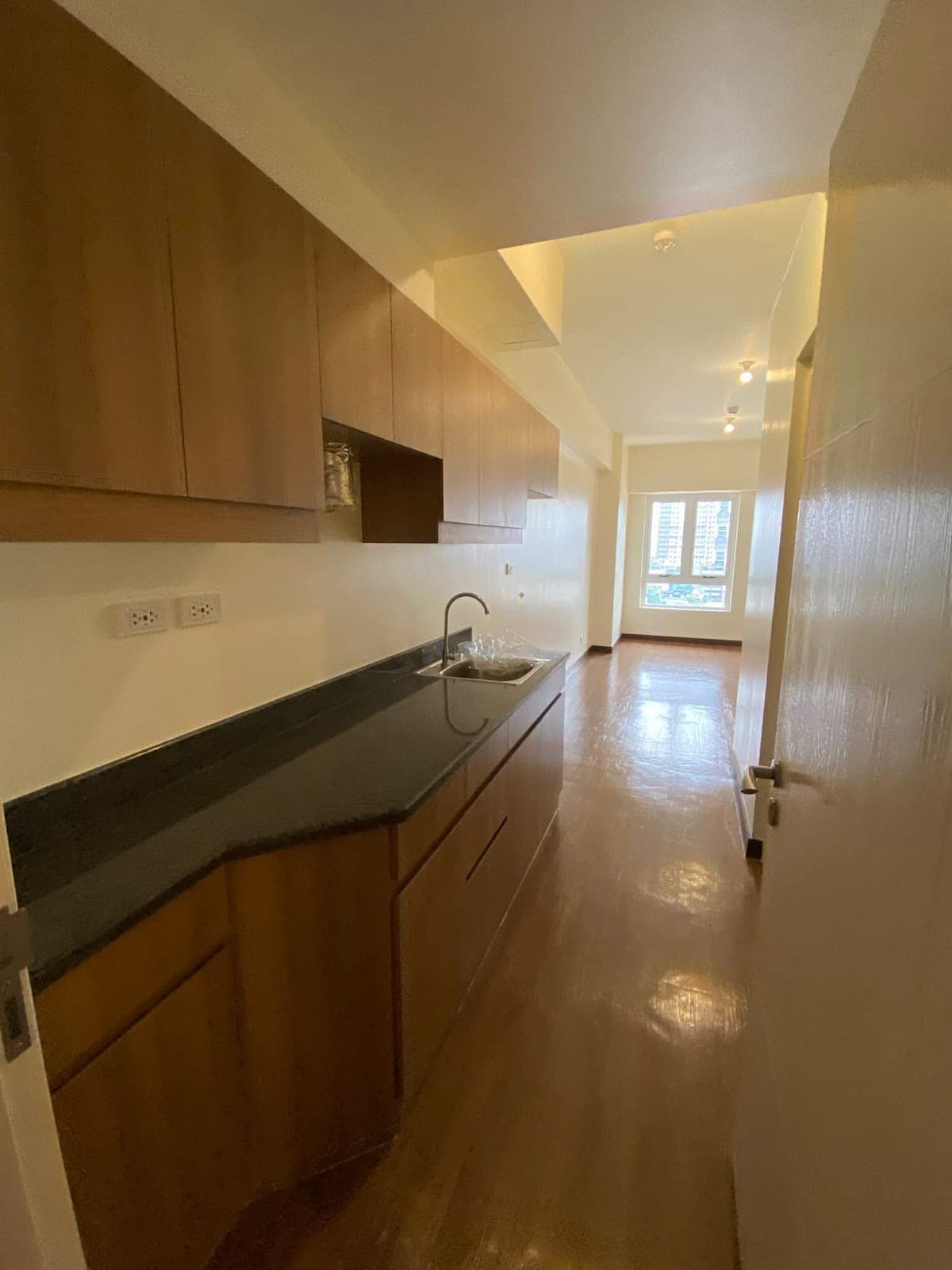 RUSH FOR RENT‼️STUDIO UNIT NEAR ST. BENILDE AND DE LA SALLE TAFT - photo 4