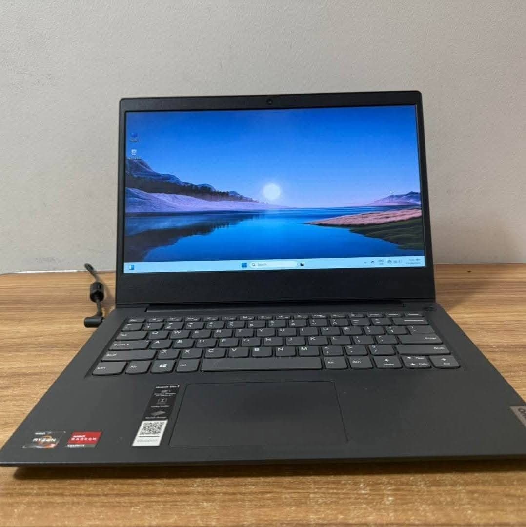 7,500 Lenovo Ideapad 3 Laptop 8/256 AMD with radeon graphics!!💯 - photo 1