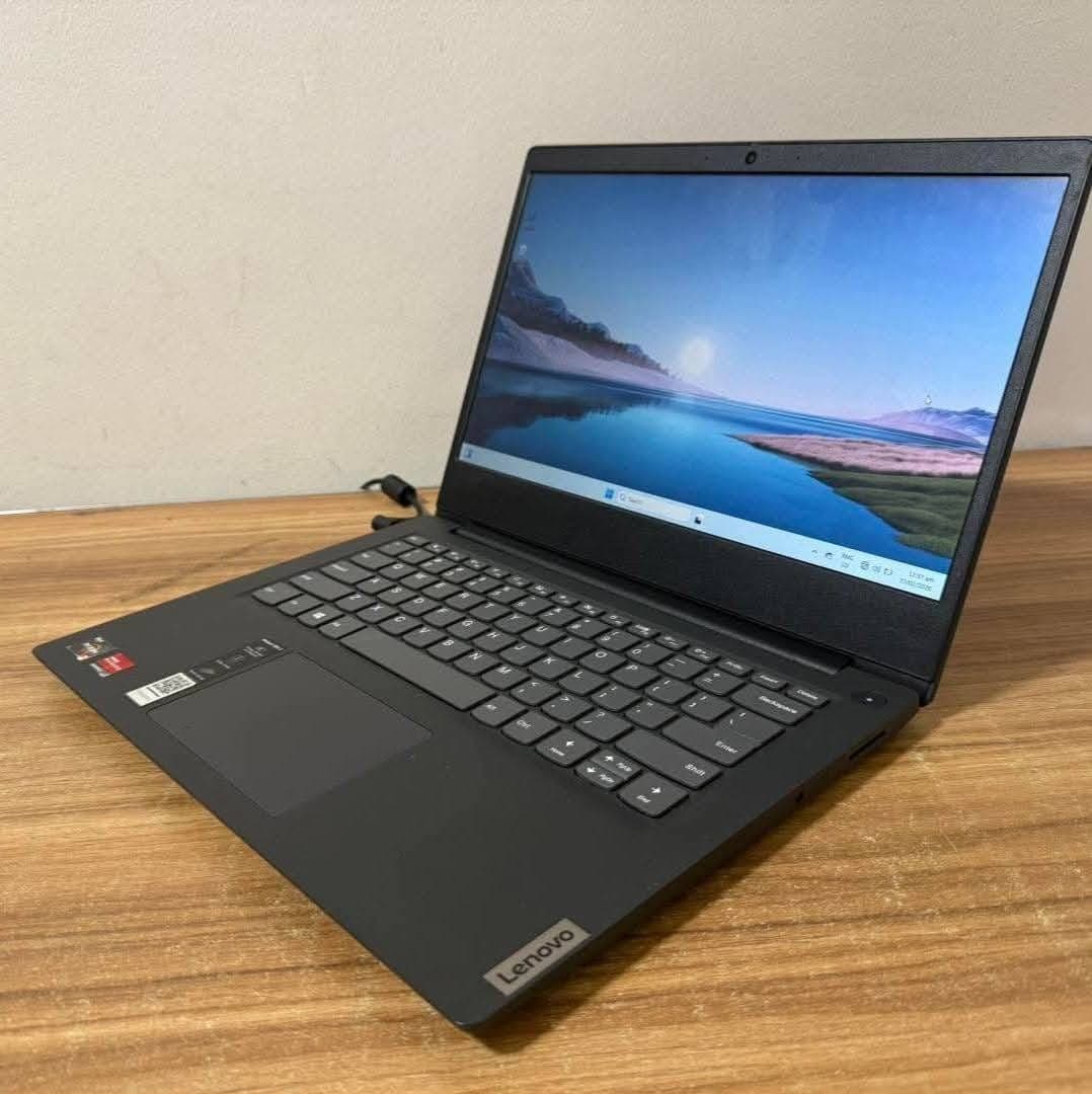 7,500 Lenovo Ideapad 3 Laptop 8/256 AMD with radeon graphics!!💯 - photo 2