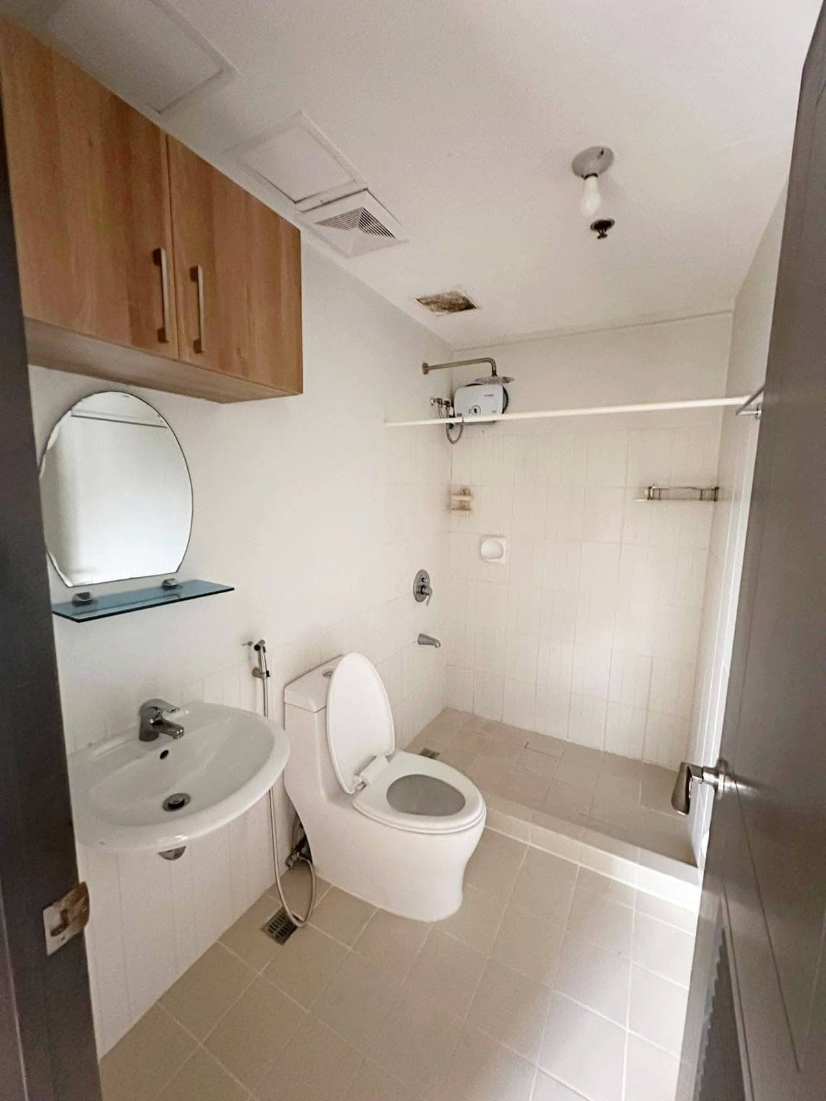 🏡 FOR RENT: 3BR Bare Unit with Parking 🚗 - photo 2