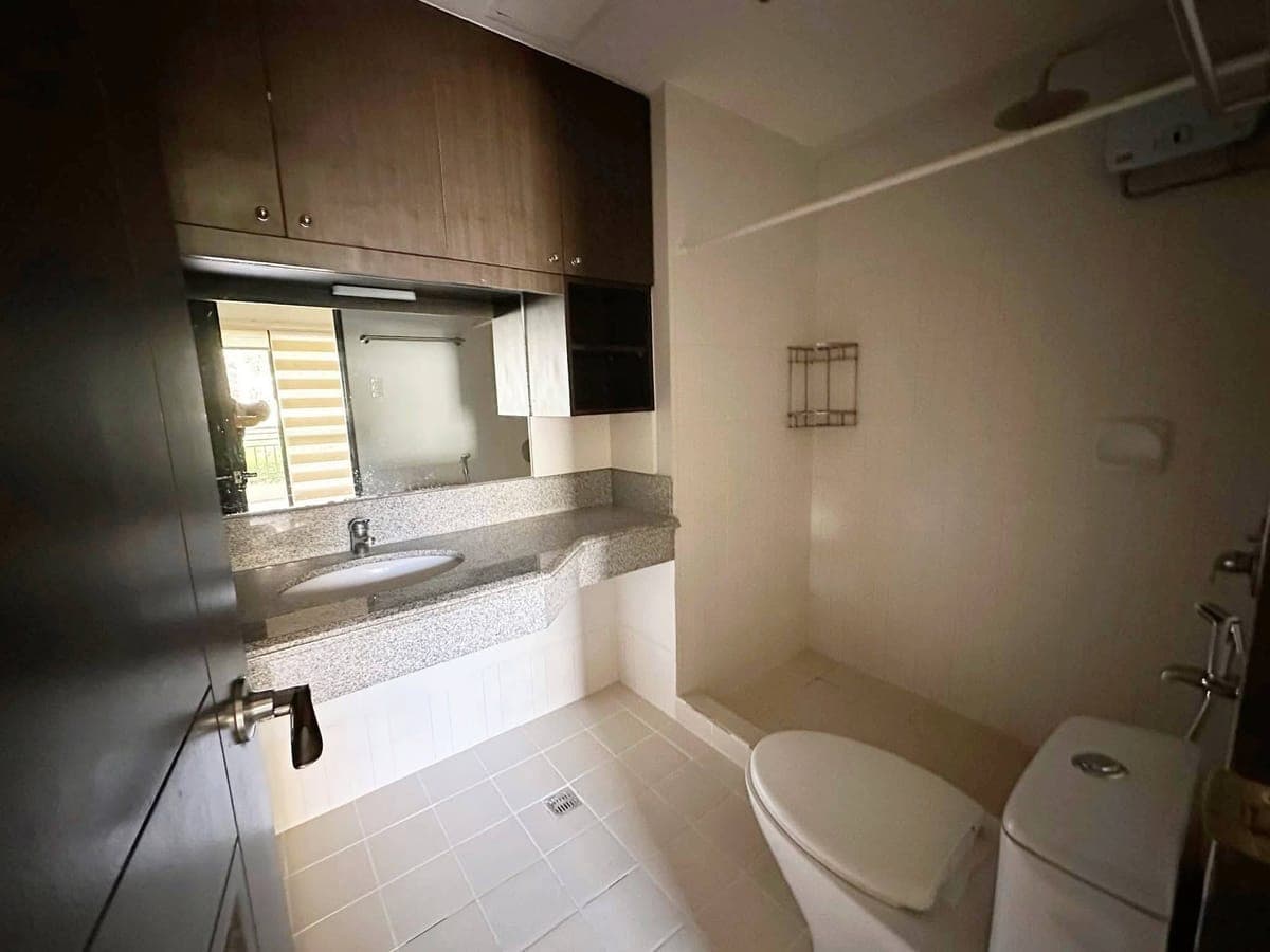 🏡 FOR RENT: 3BR Bare Unit with Parking 🚗 - photo 3