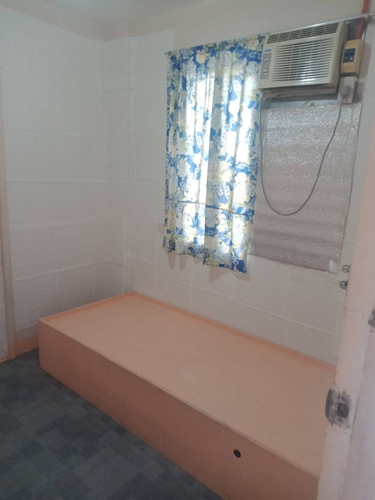 aircon room for rent gud for 1 person girl only bajada area near abreeza victoria plaza likod ng DMS... - photo 4