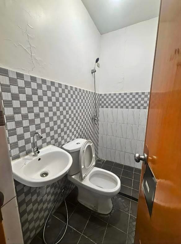 🏢 Apartment for Rent (Walking Distance to SM Ecoland!) - photo 3