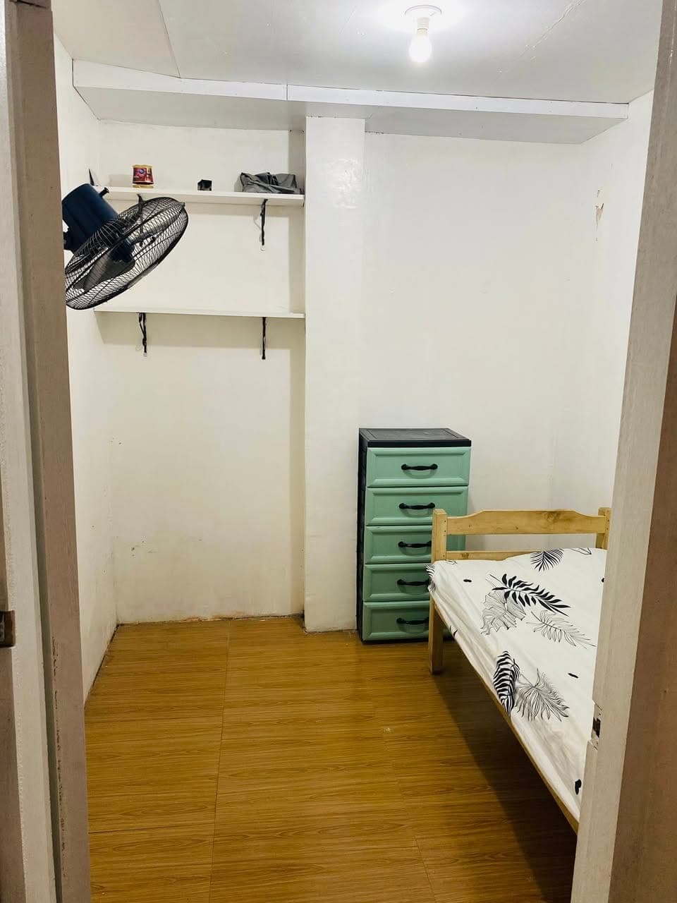 ROOM FOR RENT - photo 1