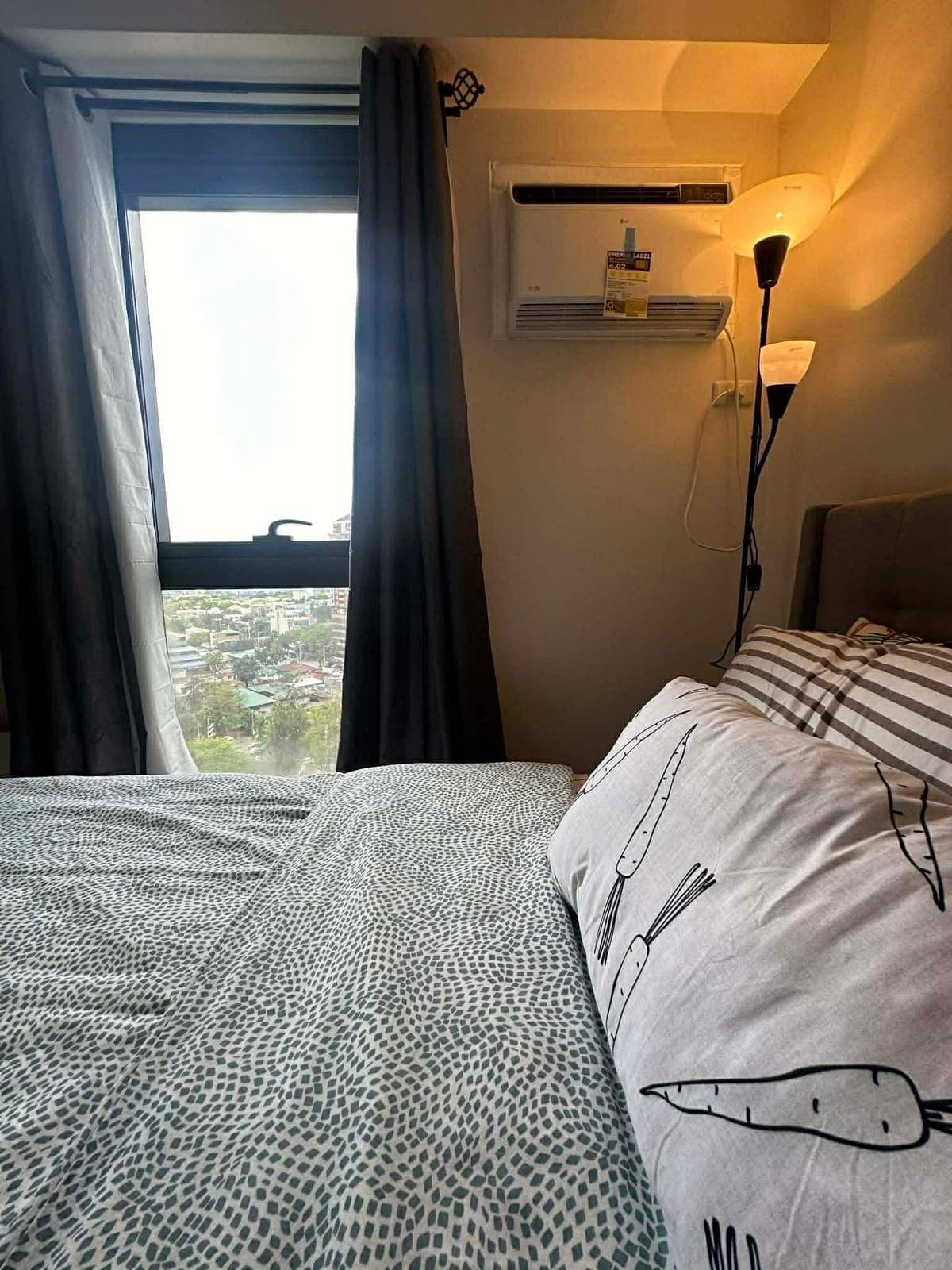 CONDO UNIT FOR RENT | Corner Unit | Studio Type - photo 2